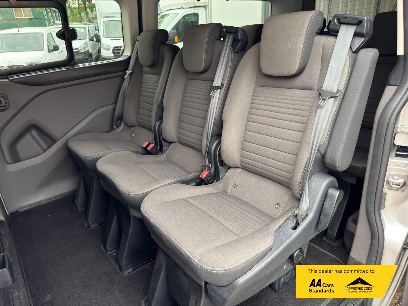 2020 Ford Tourneo Custom 2.0 320 EcoBlue Titanium Minibus Double Cab 5dr Diesel Auto L2 Euro 6 (s/s) (130 ps) - Thumbnail 17