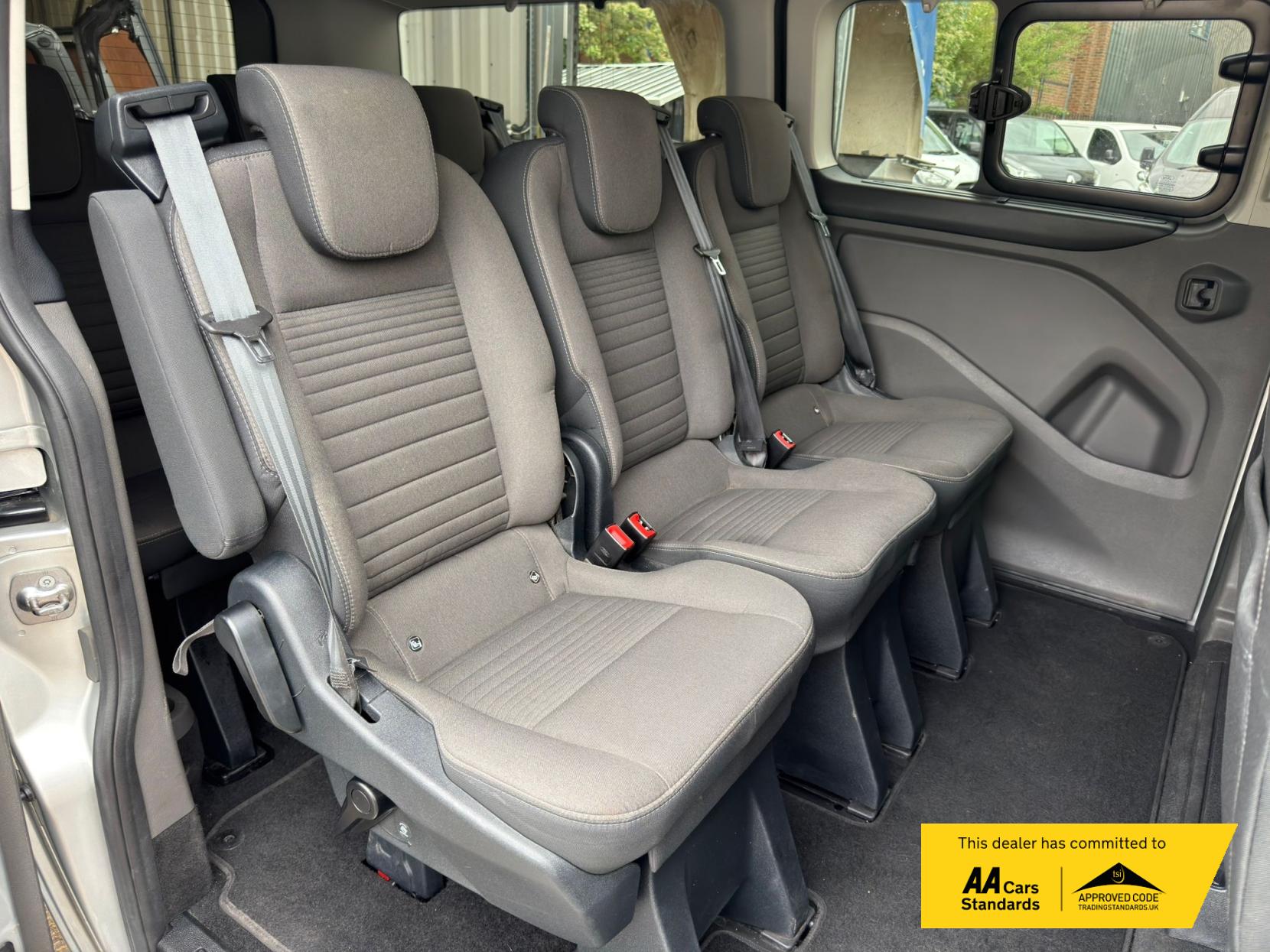2020 Ford Tourneo Custom 2.0 320 EcoBlue Titanium Minibus Double Cab 5dr Diesel Auto L2 Euro 6 (s/s) (130 ps) - Thumbnail 26