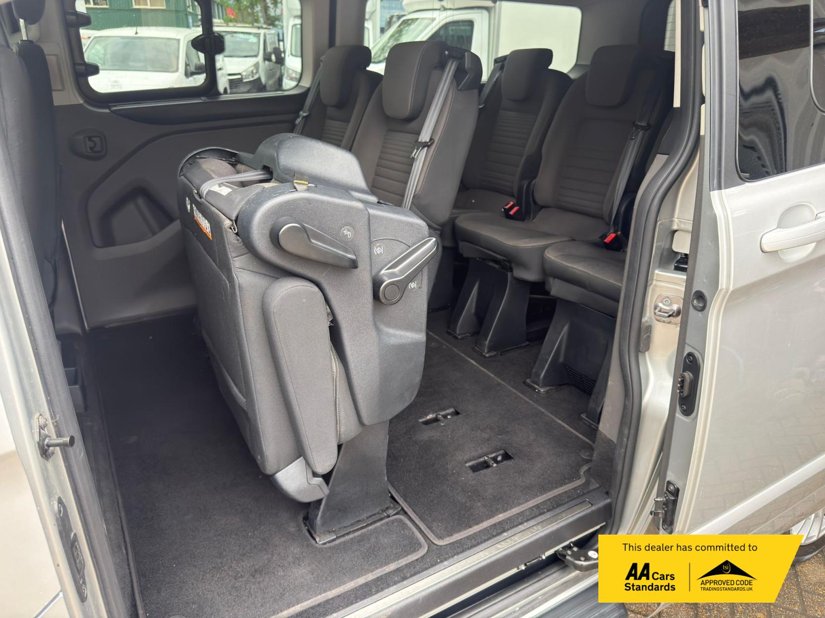 2020 Ford Tourneo Custom 2.0 320 EcoBlue Titanium Minibus Double Cab 5dr Diesel Auto L2 Euro 6 (s/s) (130 ps) - Thumbnail 33