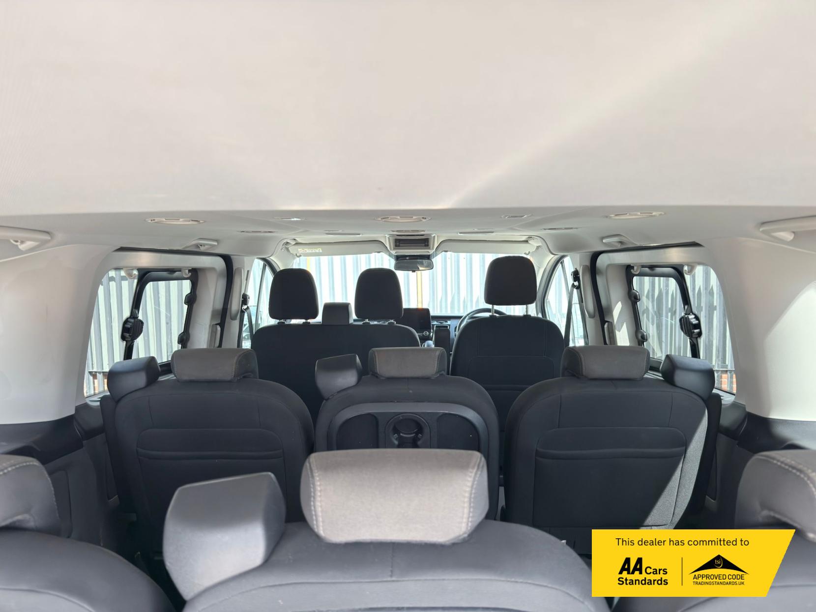 2020 Ford Tourneo Custom 2.0 320 EcoBlue Titanium Minibus Double Cab 5dr Diesel Auto L2 Euro 6 (s/s) (130 ps) - Thumbnail 30