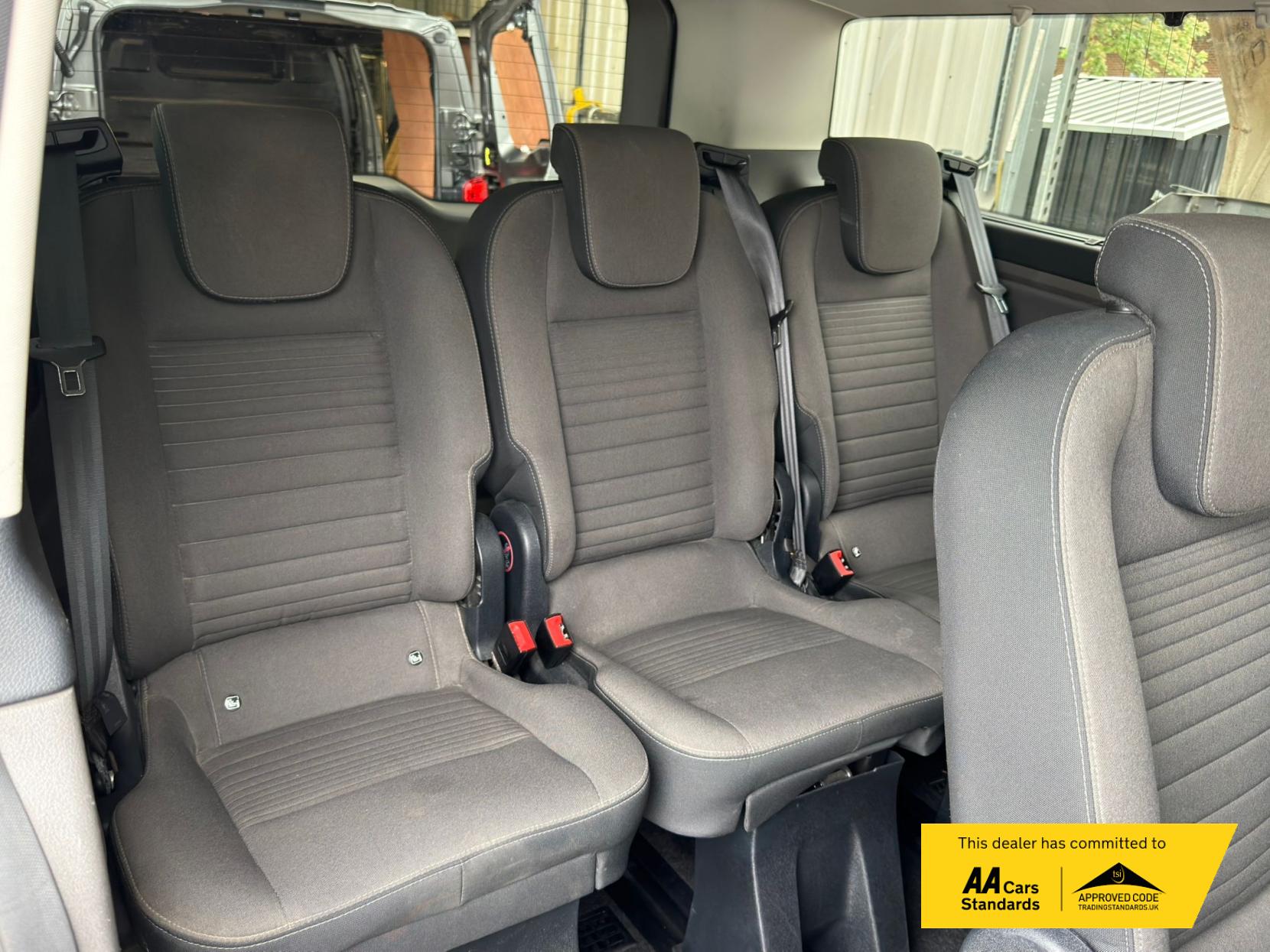 2020 Ford Tourneo Custom 2.0 320 EcoBlue Titanium Minibus Double Cab 5dr Diesel Auto L2 Euro 6 (s/s) (130 ps) - Thumbnail 22