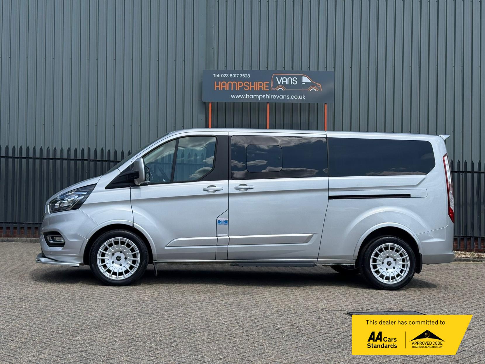 2020 Ford Tourneo Custom 2.0 320 EcoBlue Titanium Minibus Double Cab 5dr Diesel Auto L2 Euro 6 (s/s) (130 ps) - Thumbnail 6