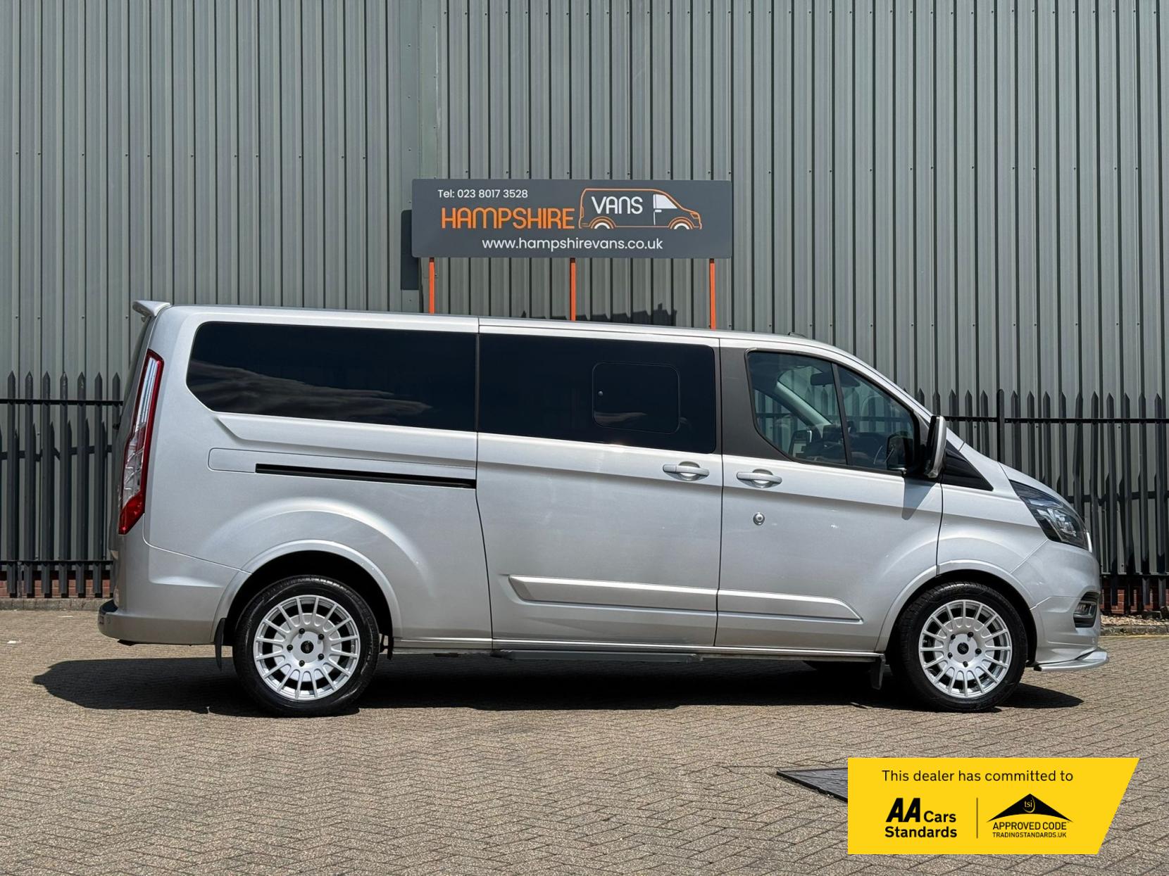2020 Ford Tourneo Custom 2.0 320 EcoBlue Titanium Minibus Double Cab 5dr Diesel Auto L2 Euro 6 (s/s) (130 ps) - Thumbnail 5