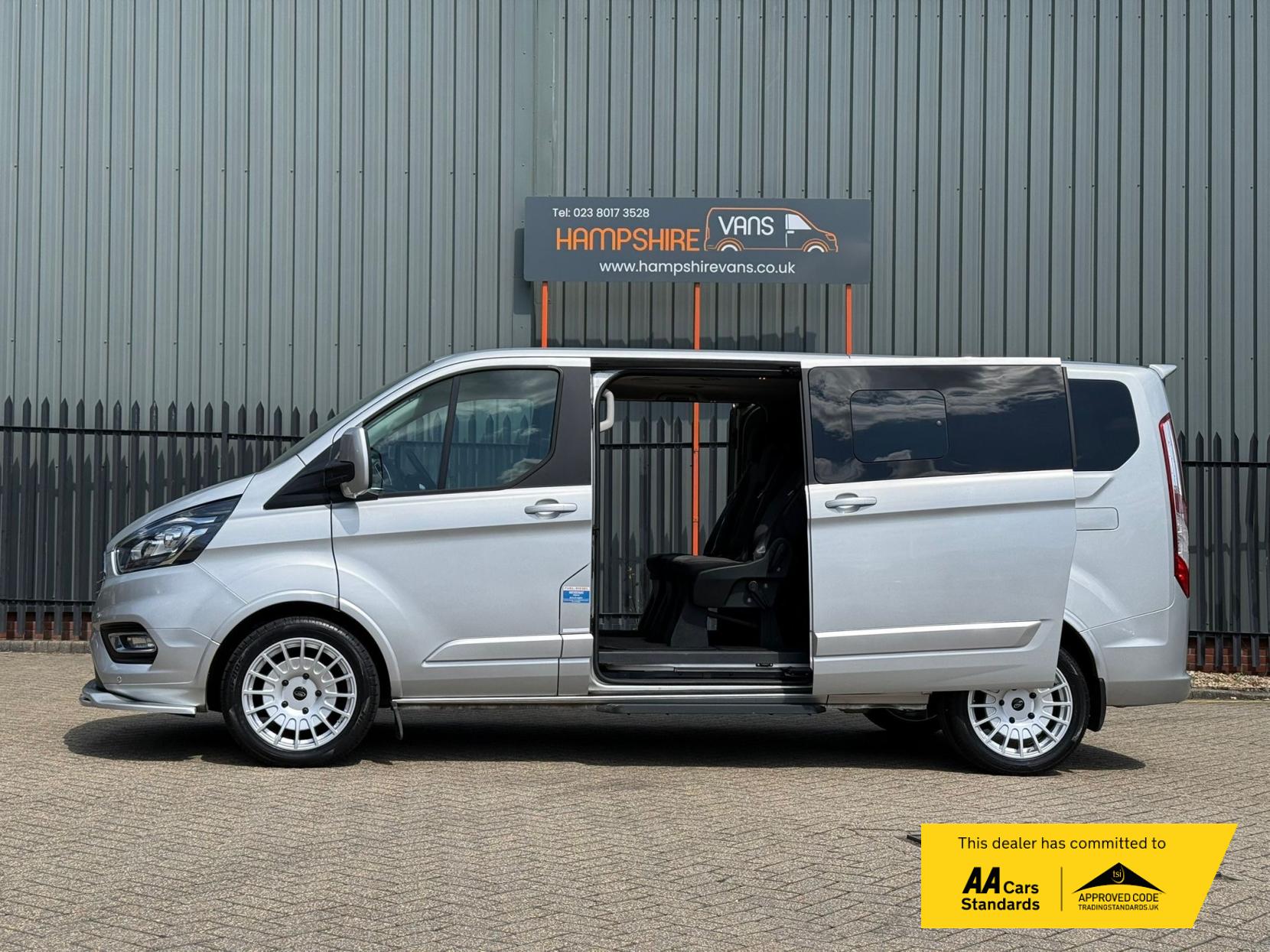 2020 Ford Tourneo Custom 2.0 320 EcoBlue Titanium Minibus Double Cab 5dr Diesel Auto L2 Euro 6 (s/s) (130 ps) - Thumbnail 7