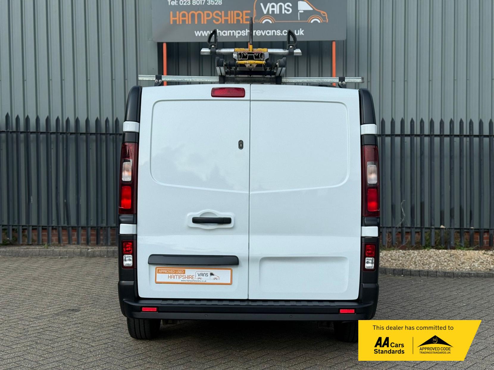 Vauxhall Vivaro 1.6 CDTi 2900 BiTurbo ecoFLEX Panel Van 5dr Diesel Manual L1 H1 Euro 5 (s/s) (120 ps)