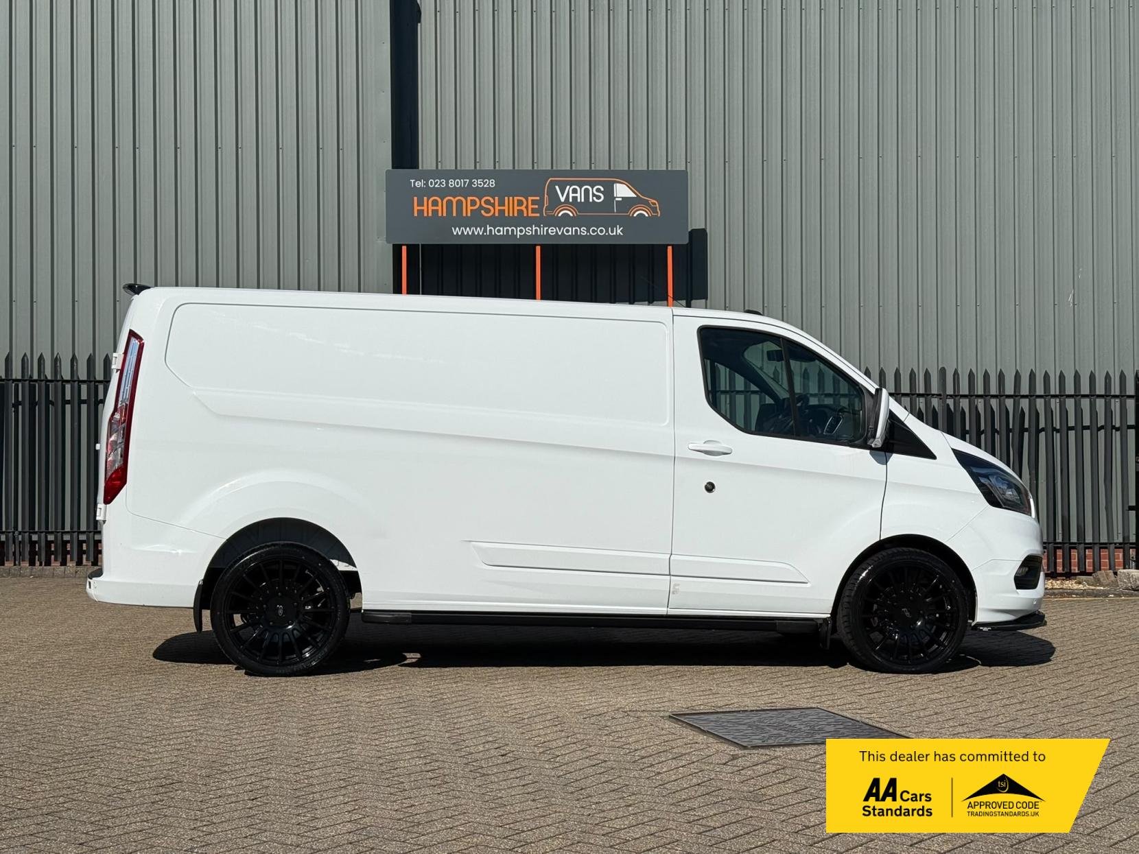 2022 Ford Transit Custom 2.0 300 EcoBlue Limited Panel Van 5dr Diesel Manual L2 H1 Euro 6 (s/s) (130 ps) - Thumbnail 7