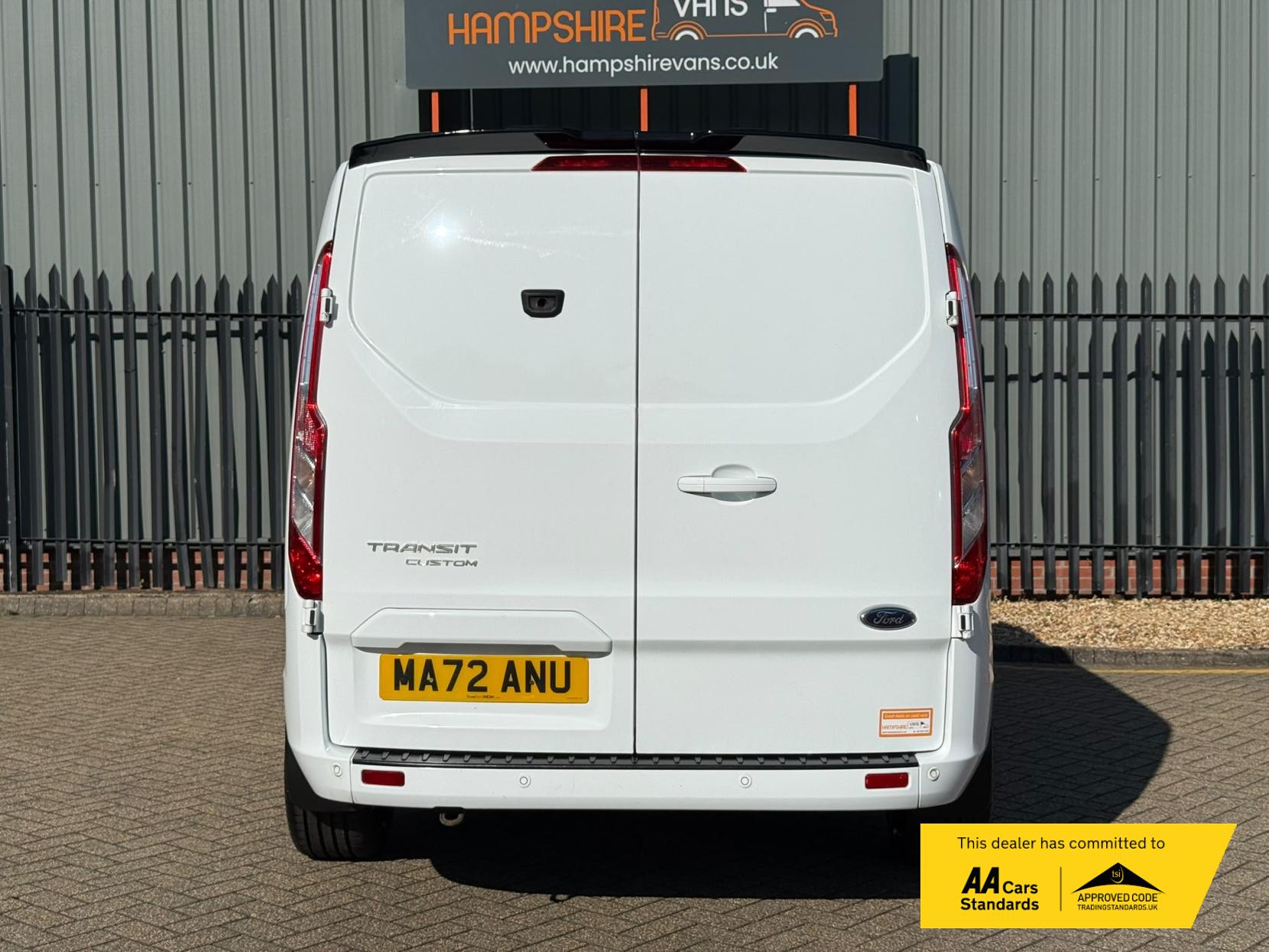 2022 Ford Transit Custom 2.0 300 EcoBlue Limited Panel Van 5dr Diesel Manual L2 H1 Euro 6 (s/s) (130 ps) - Thumbnail 14