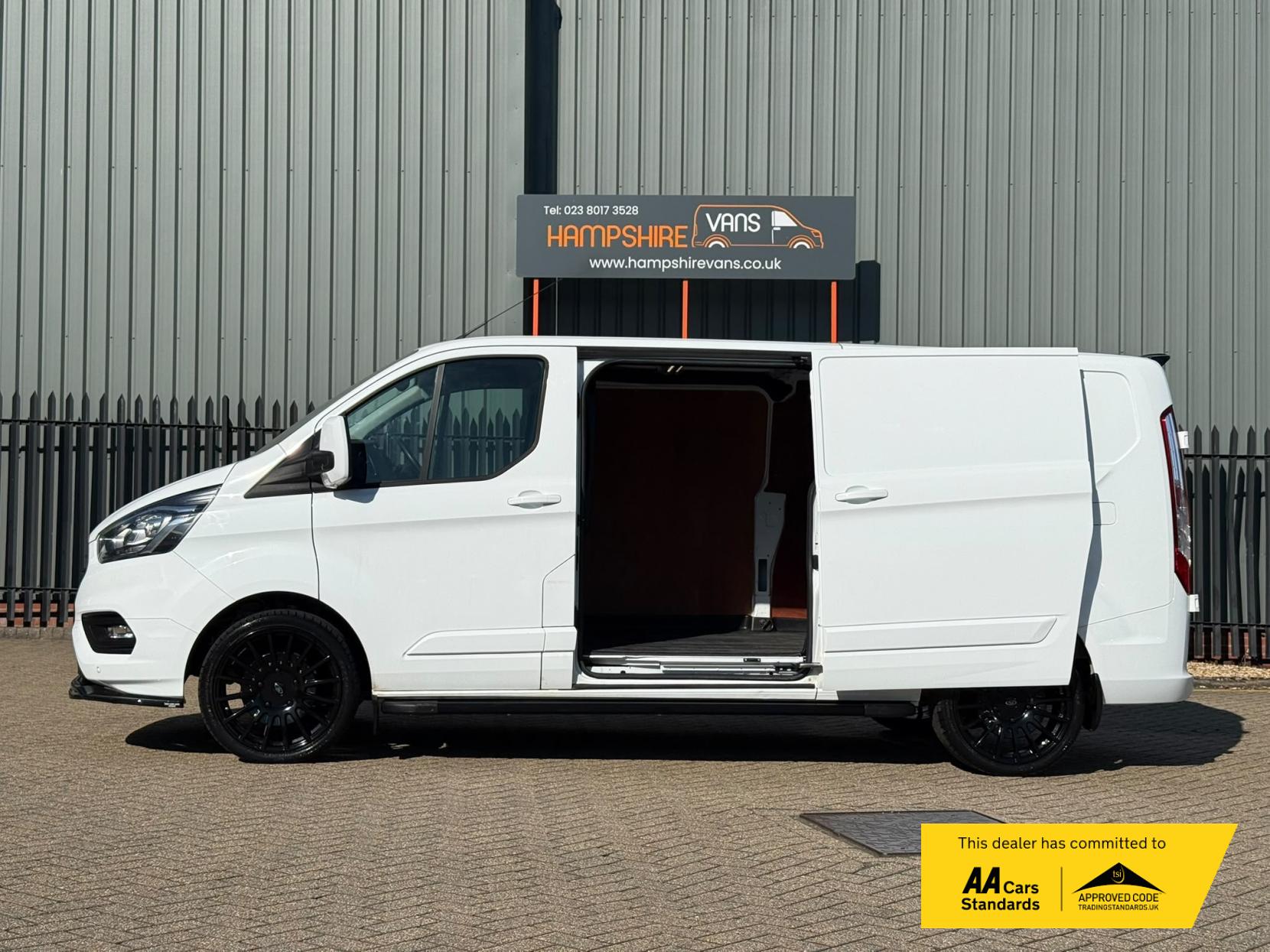 2022 Ford Transit Custom 2.0 300 EcoBlue Limited Panel Van 5dr Diesel Manual L2 H1 Euro 6 (s/s) (130 ps) - Thumbnail 6