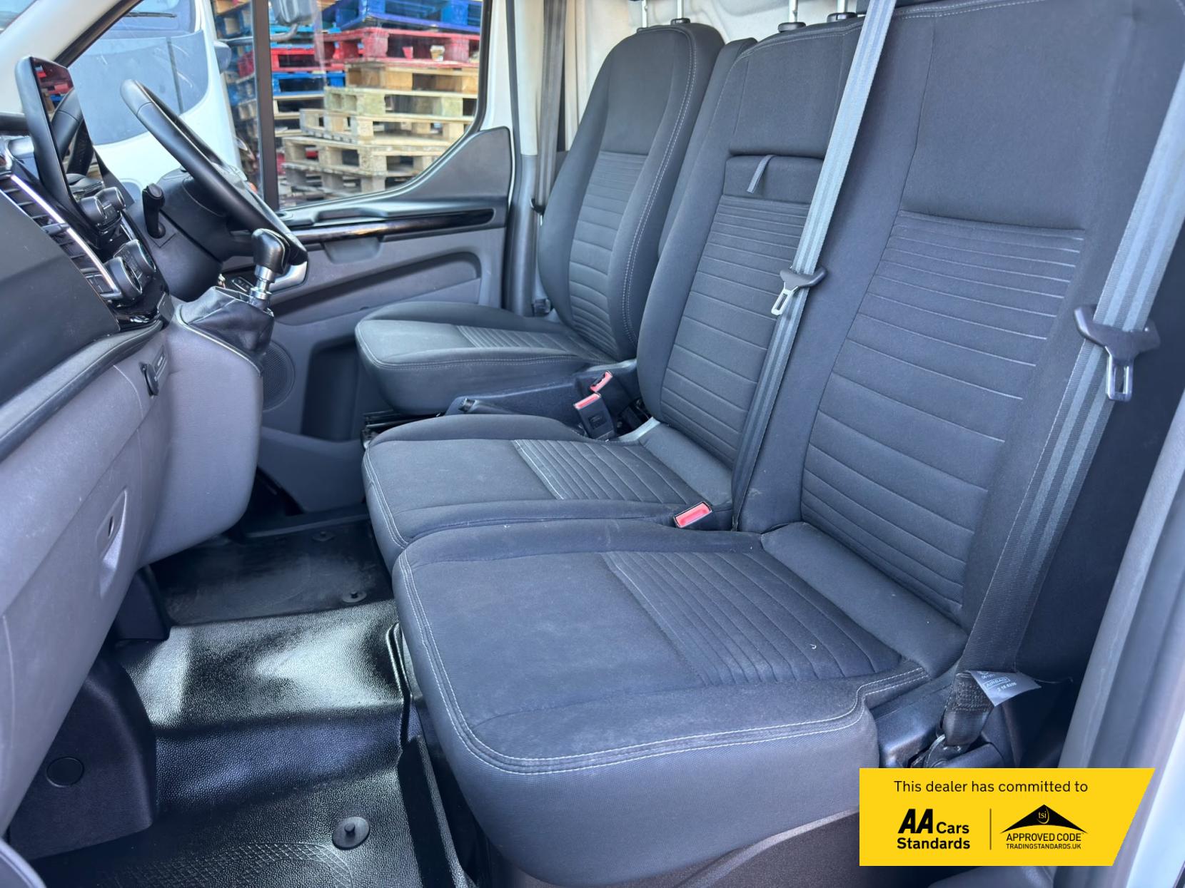 2022 Ford Transit Custom 2.0 300 EcoBlue Limited Panel Van 5dr Diesel Manual L2 H1 Euro 6 (s/s) (130 ps) - Thumbnail 26