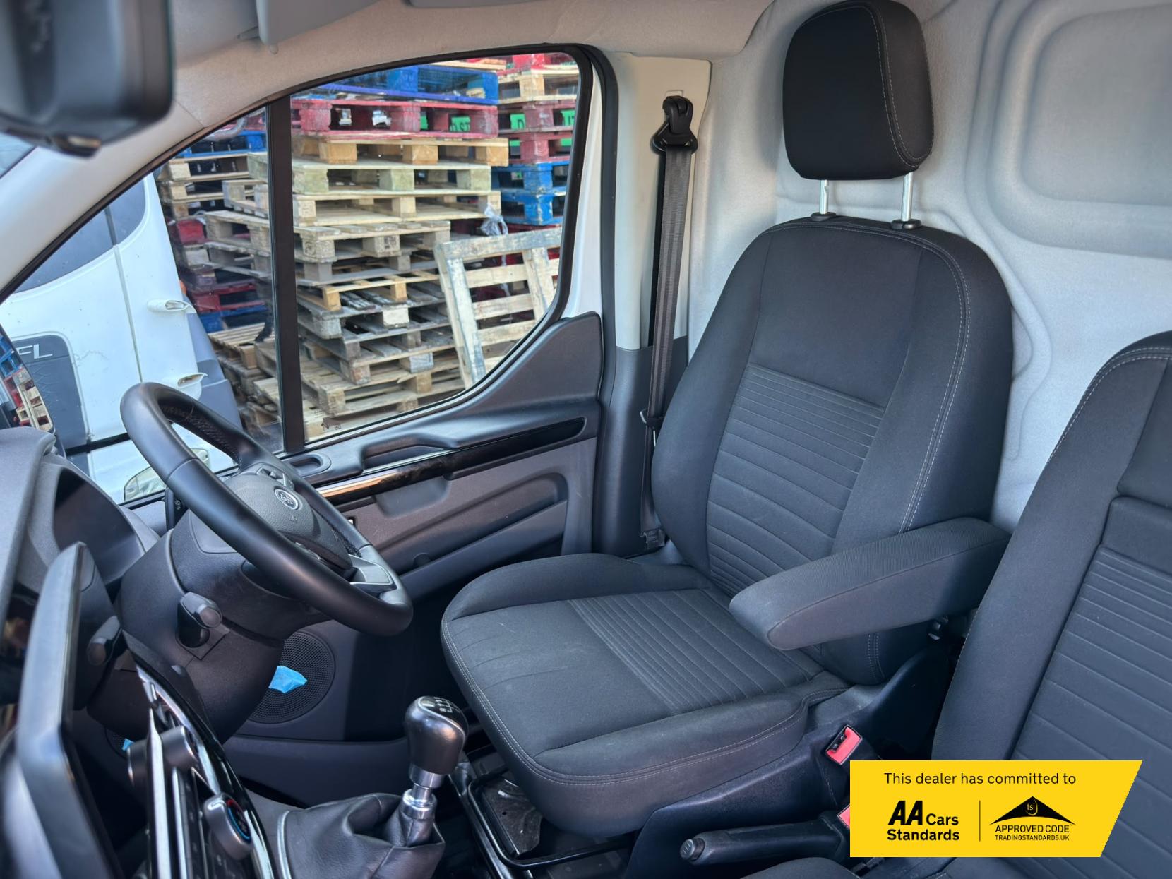 2022 Ford Transit Custom 2.0 300 EcoBlue Limited Panel Van 5dr Diesel Manual L2 H1 Euro 6 (s/s) (130 ps) - Thumbnail 22