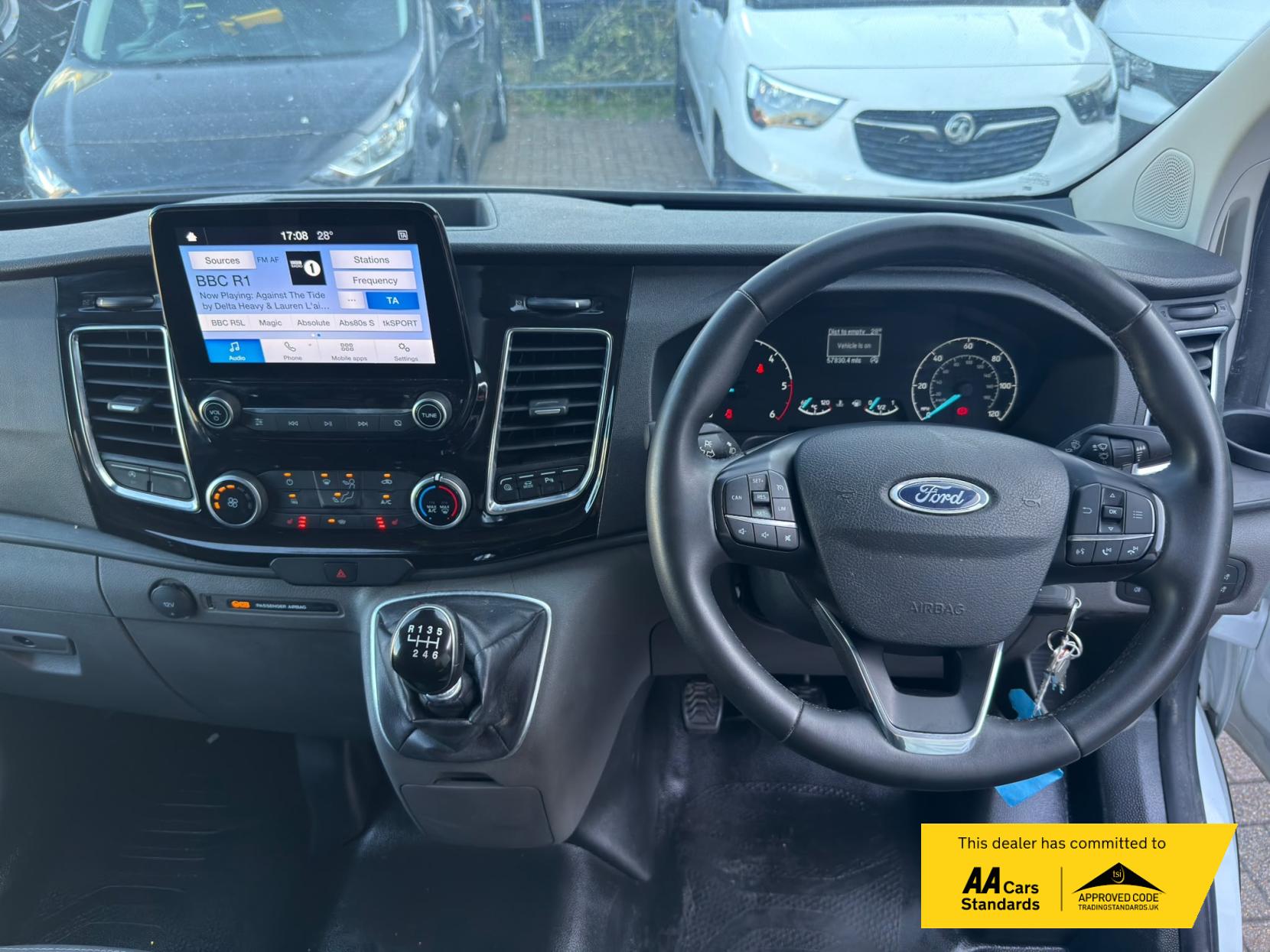 2022 Ford Transit Custom 2.0 300 EcoBlue Limited Panel Van 5dr Diesel Manual L2 H1 Euro 6 (s/s) (130 ps) - Thumbnail 48