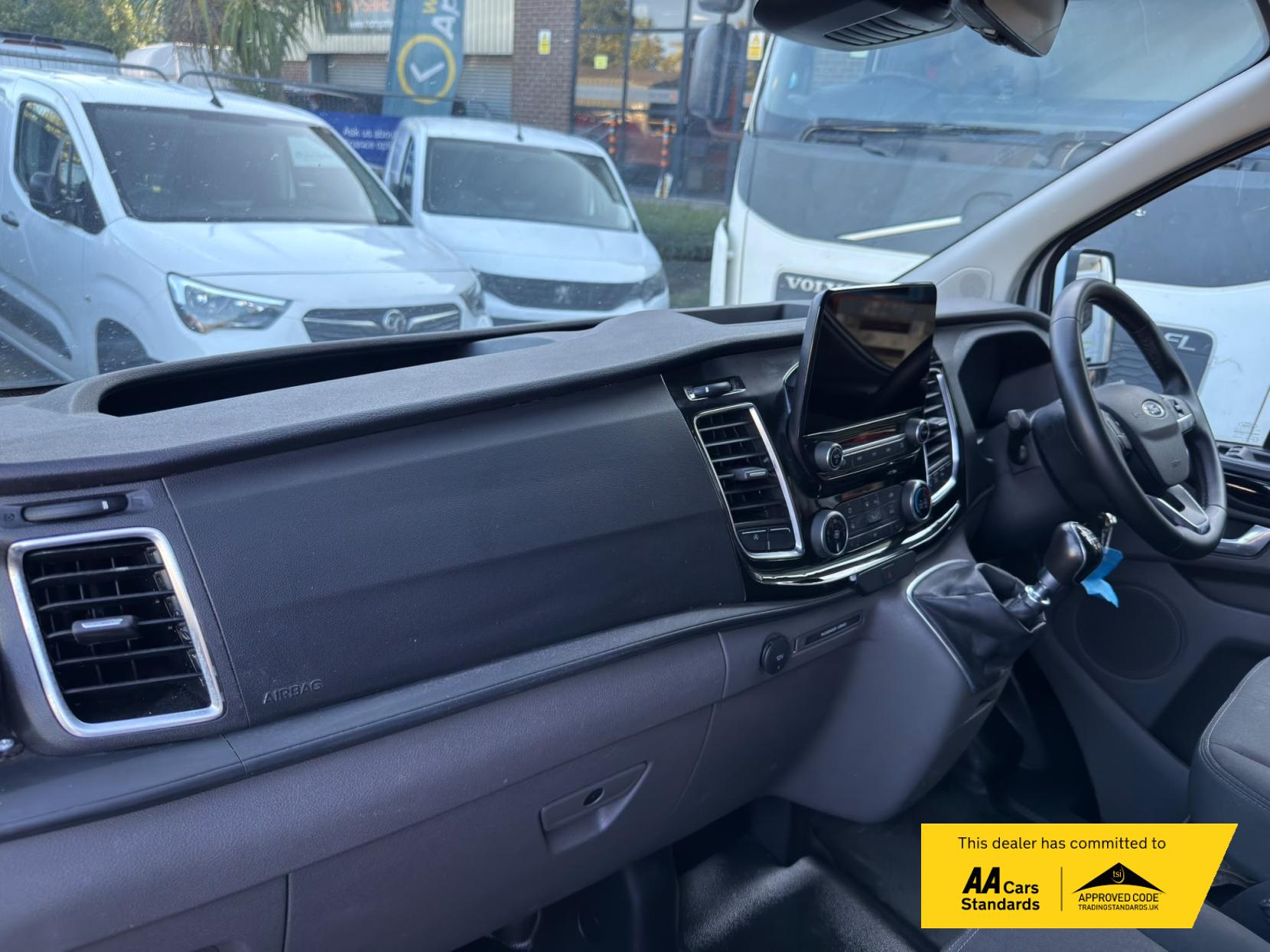 2022 Ford Transit Custom 2.0 300 EcoBlue Limited Panel Van 5dr Diesel Manual L2 H1 Euro 6 (s/s) (130 ps) - Thumbnail 30
