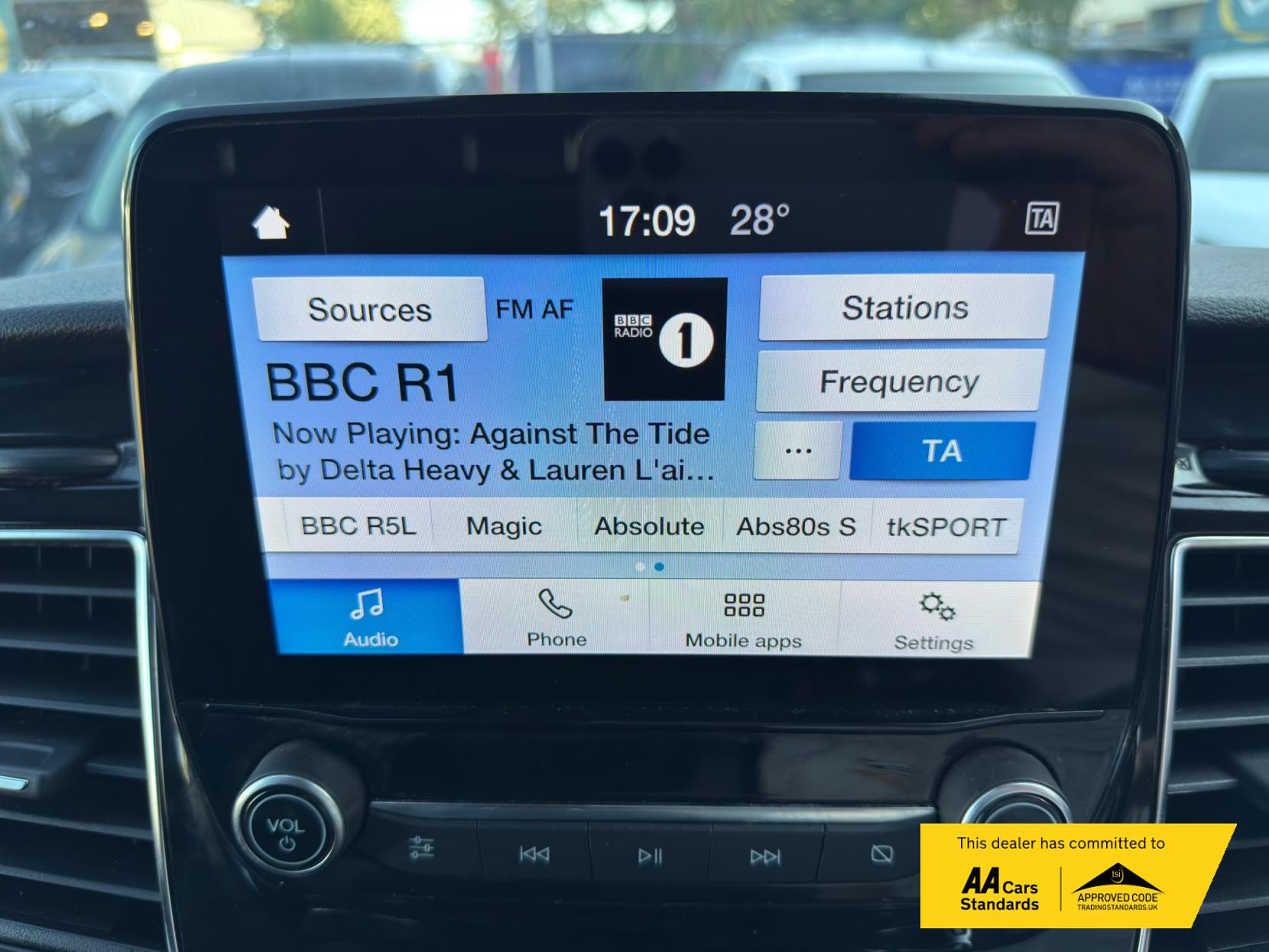 2022 Ford Transit Custom 2.0 300 EcoBlue Limited Panel Van 5dr Diesel Manual L2 H1 Euro 6 (s/s) (130 ps) - Thumbnail 11