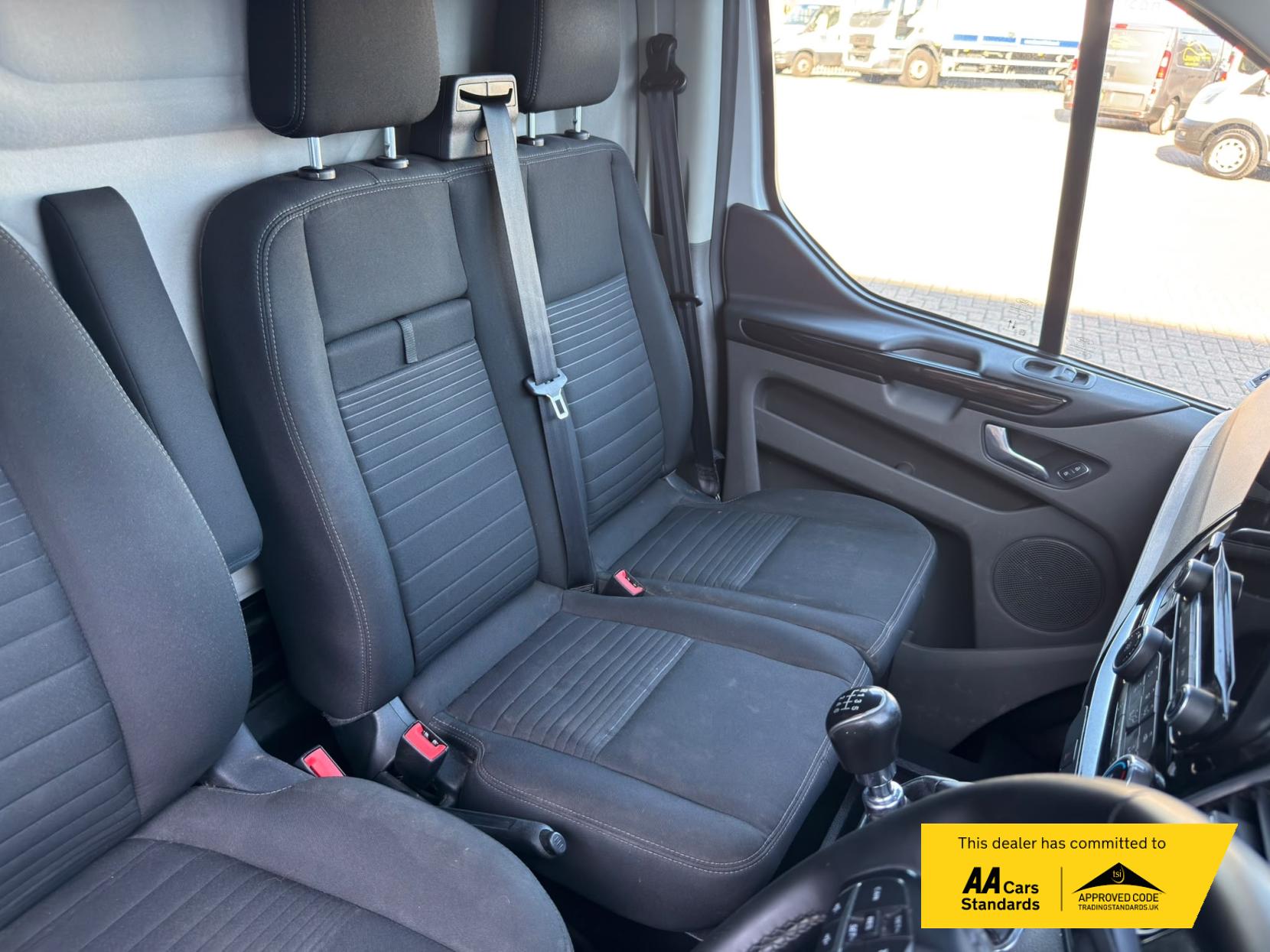 2022 Ford Transit Custom 2.0 300 EcoBlue Limited Panel Van 5dr Diesel Manual L2 H1 Euro 6 (s/s) (130 ps) - Thumbnail 24