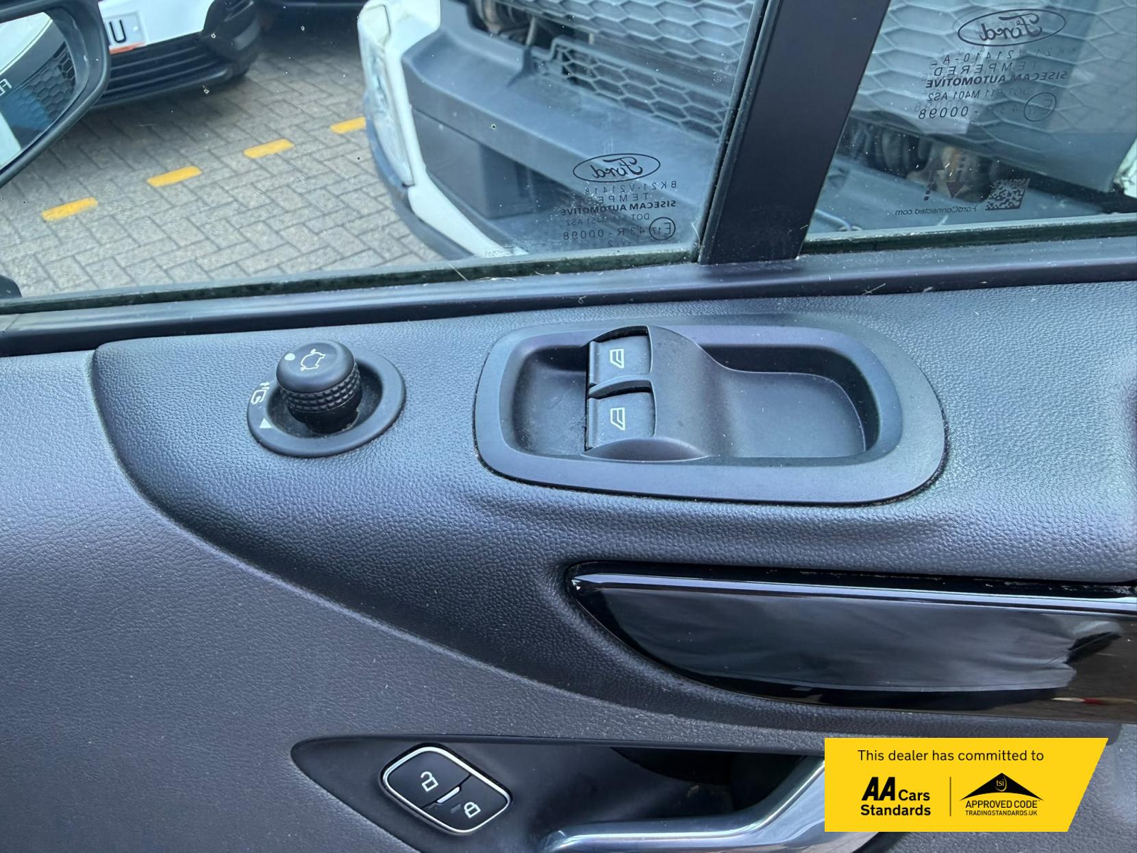 2022 Ford Transit Custom 2.0 300 EcoBlue Limited Panel Van 5dr Diesel Manual L2 H1 Euro 6 (s/s) (130 ps) - Thumbnail 52