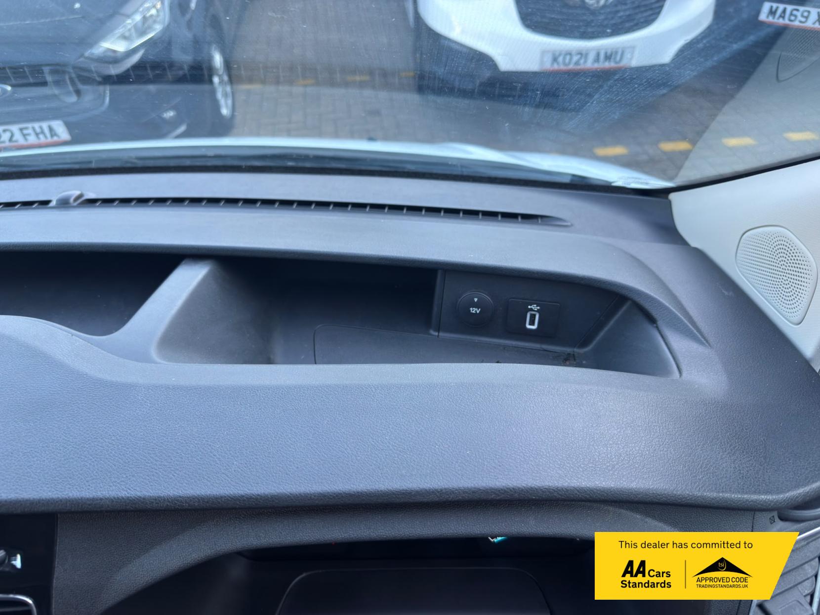 2022 Ford Transit Custom 2.0 300 EcoBlue Limited Panel Van 5dr Diesel Manual L2 H1 Euro 6 (s/s) (130 ps) - Thumbnail 39