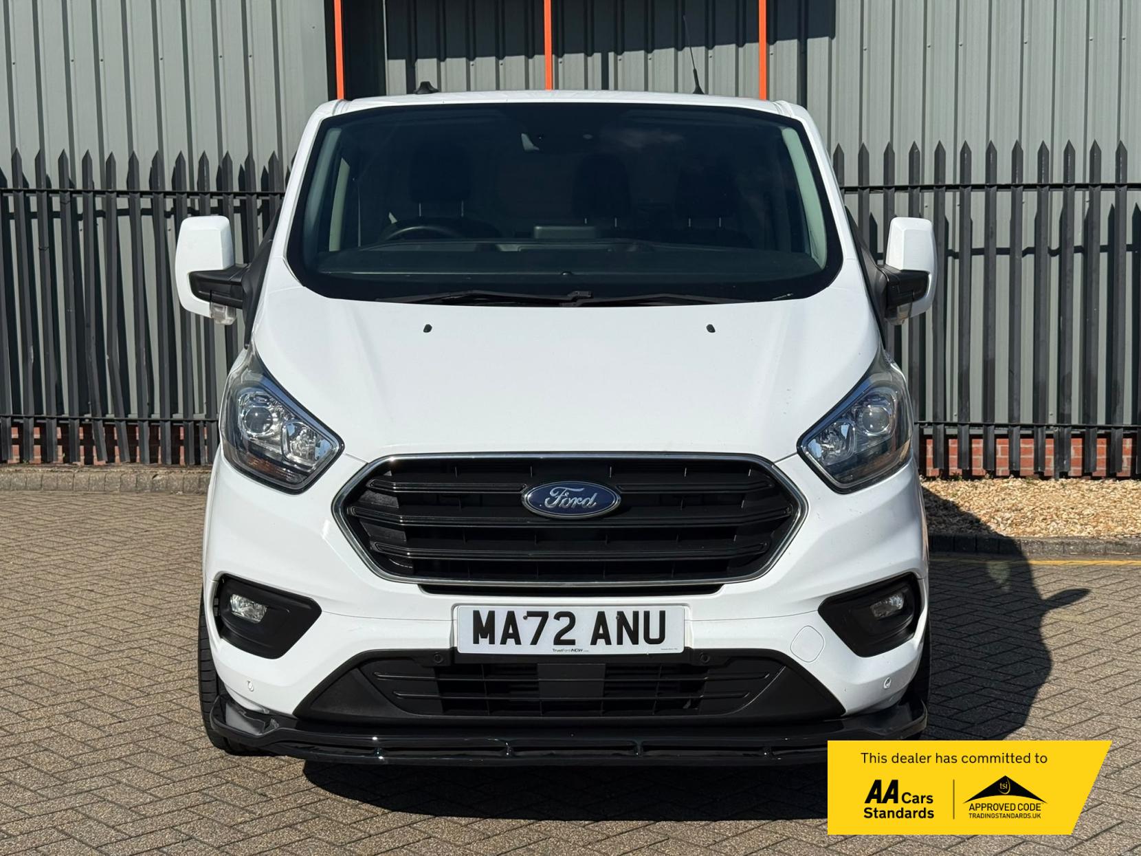 2022 Ford Transit Custom 2.0 300 EcoBlue Limited Panel Van 5dr Diesel Manual L2 H1 Euro 6 (s/s) (130 ps) - Thumbnail 13