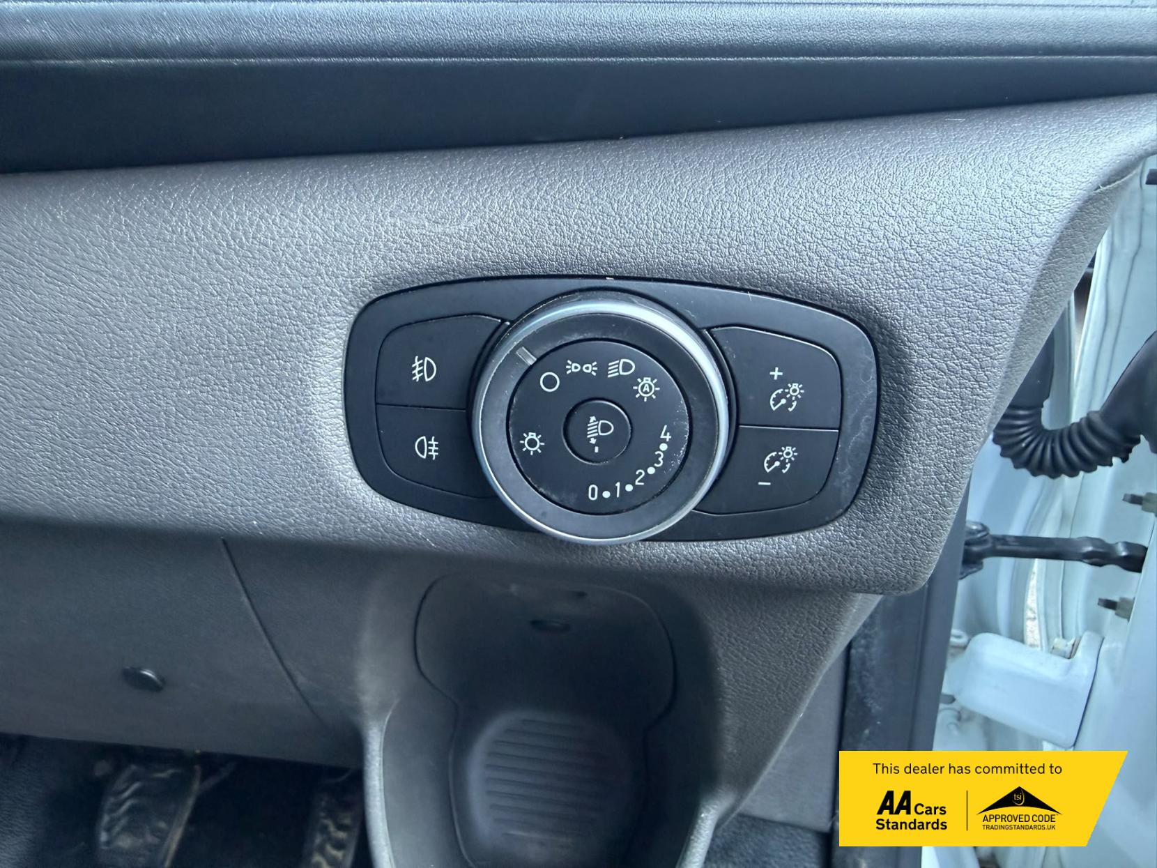 2022 Ford Transit Custom 2.0 300 EcoBlue Limited Panel Van 5dr Diesel Manual L2 H1 Euro 6 (s/s) (130 ps) - Thumbnail 50