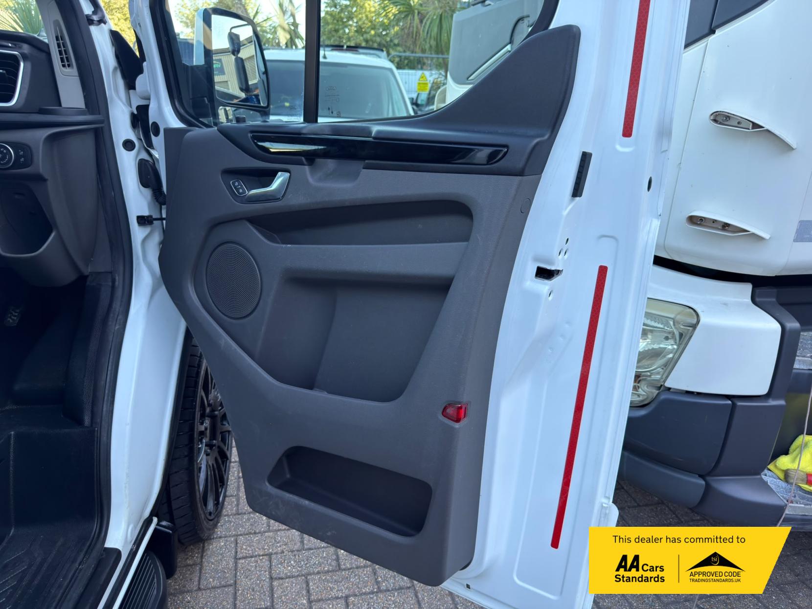2022 Ford Transit Custom 2.0 300 EcoBlue Limited Panel Van 5dr Diesel Manual L2 H1 Euro 6 (s/s) (130 ps) - Thumbnail 54