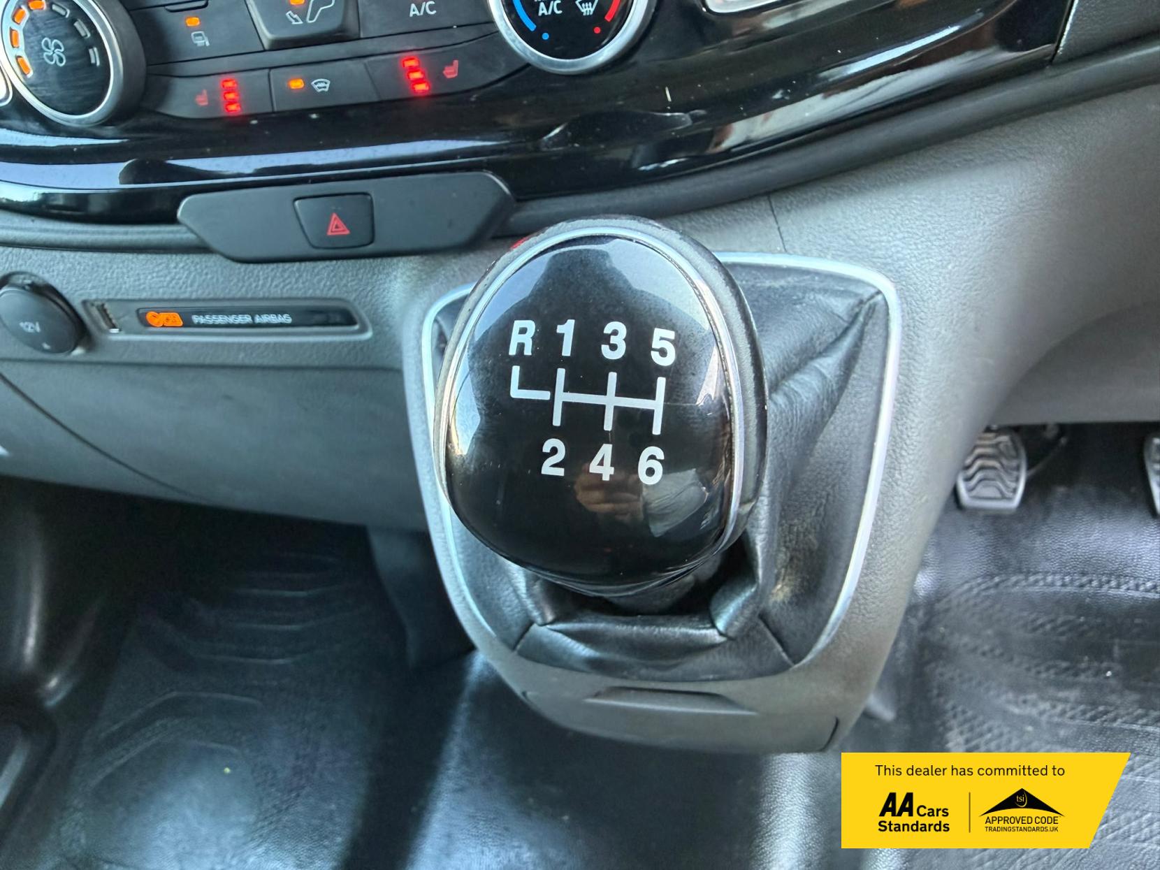 2022 Ford Transit Custom 2.0 300 EcoBlue Limited Panel Van 5dr Diesel Manual L2 H1 Euro 6 (s/s) (130 ps) - Thumbnail 34