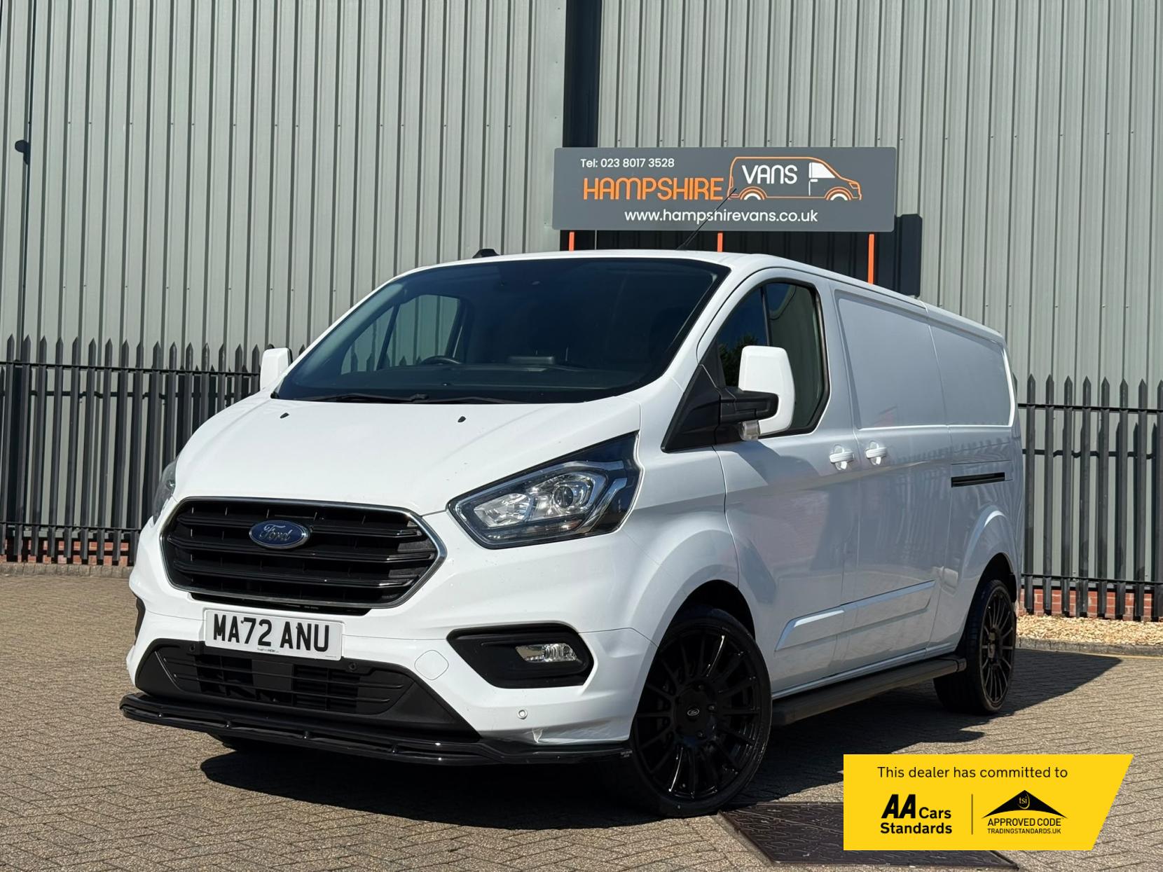 2022 Ford Transit Custom 2.0 300 EcoBlue Limited Panel Van 5dr Diesel Manual L2 H1 Euro 6 (s/s) (130 ps) - Thumbnail 2