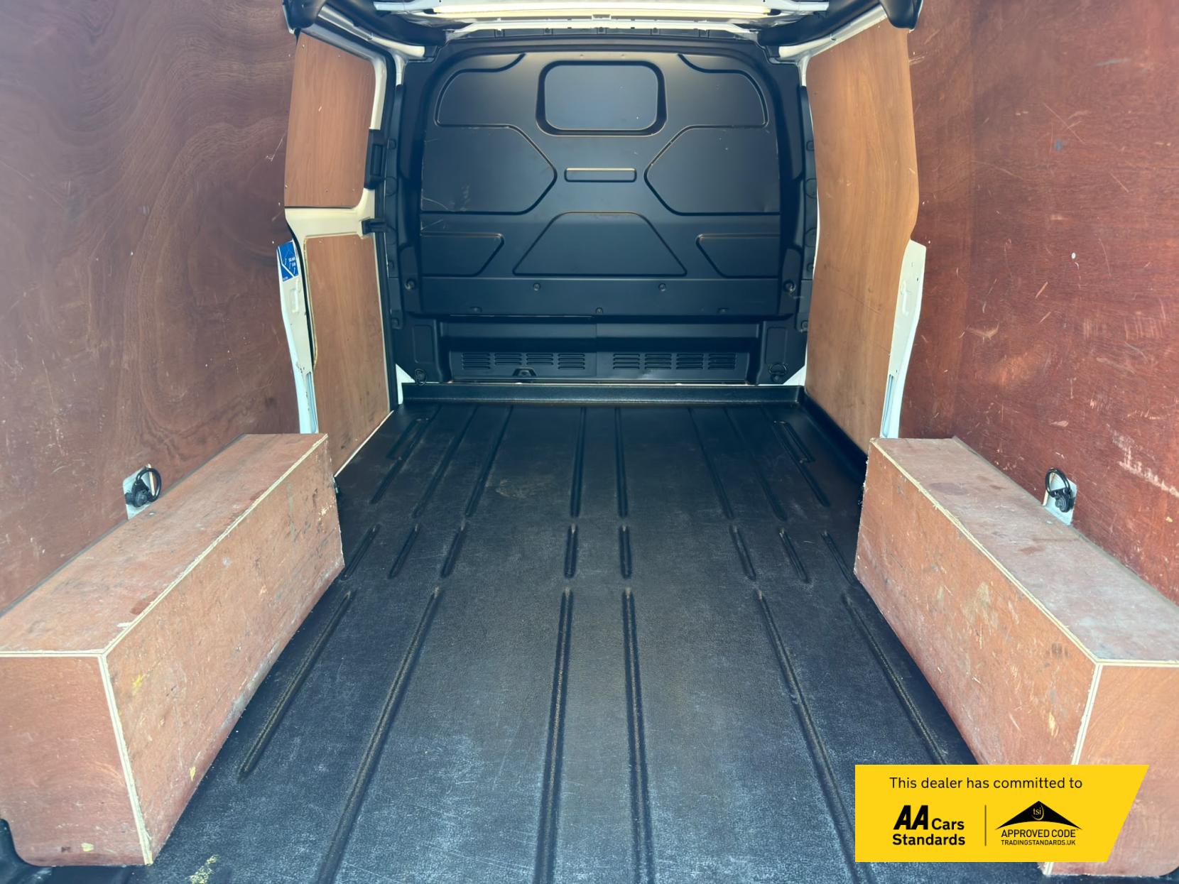 2022 Ford Transit Custom 2.0 300 EcoBlue Limited Panel Van 5dr Diesel Manual L2 H1 Euro 6 (s/s) (130 ps) - Thumbnail 18