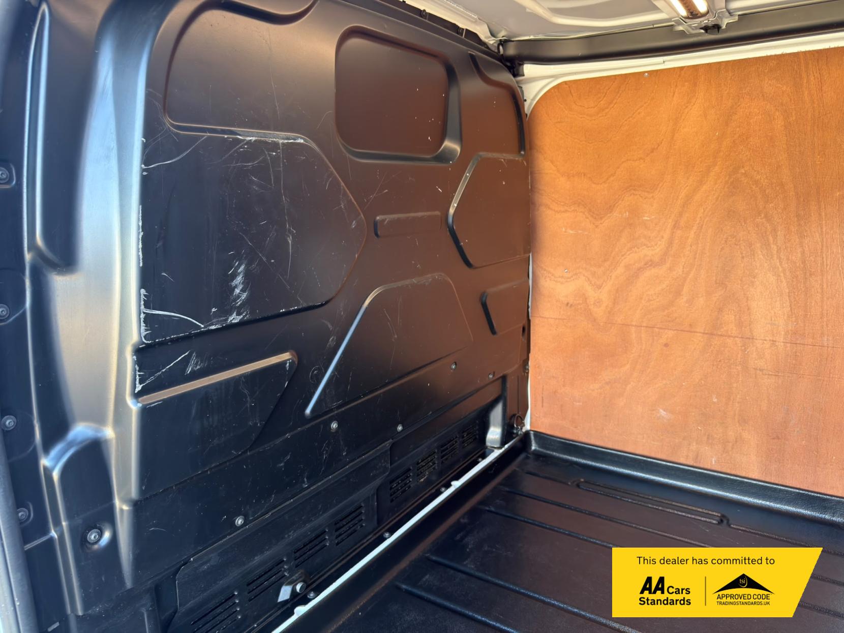 2022 Ford Transit Custom 2.0 300 EcoBlue Limited Panel Van 5dr Diesel Manual L2 H1 Euro 6 (s/s) (130 ps) - Thumbnail 20