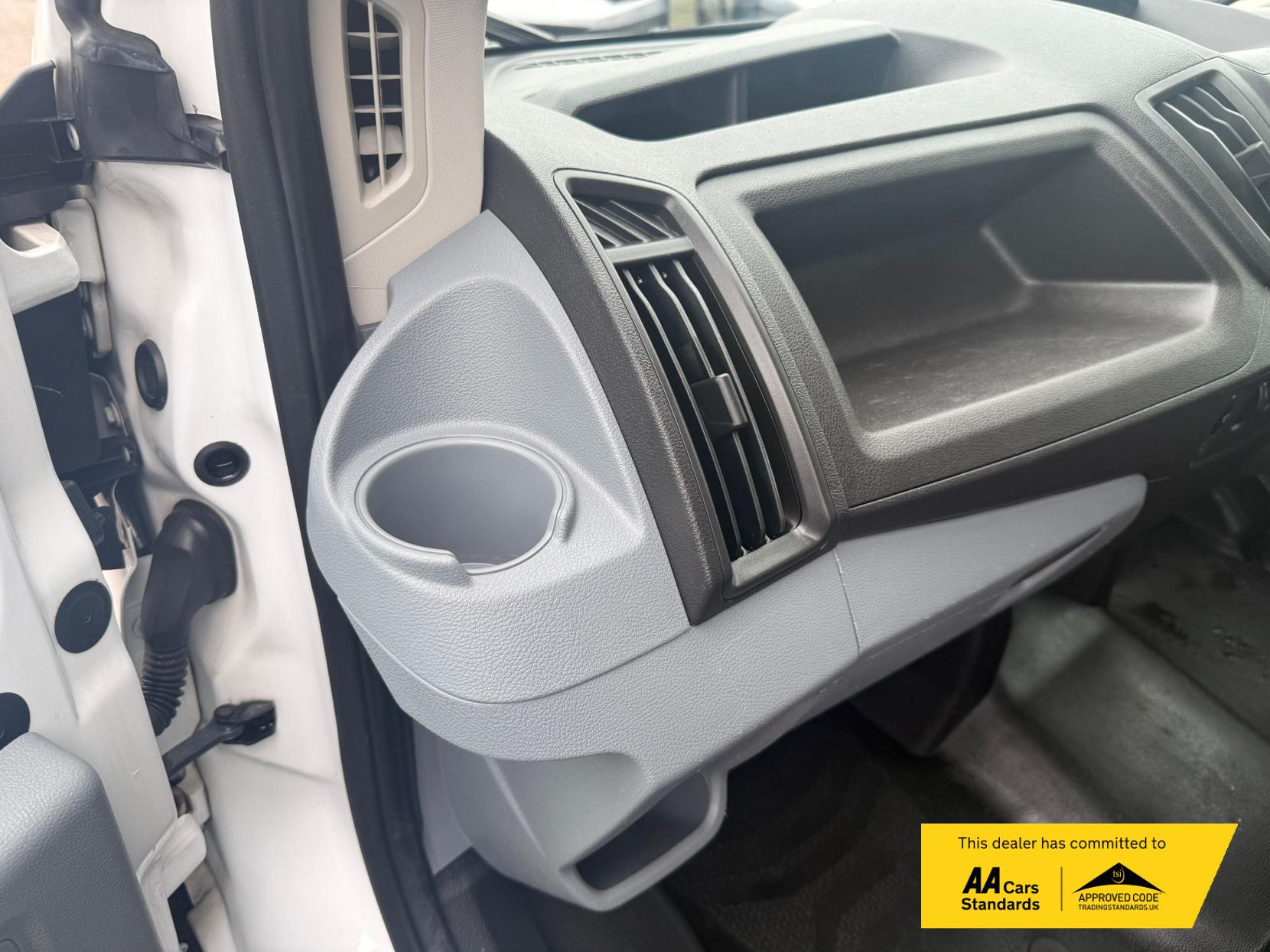 Ford Transit 2.0 350 EcoBlue Leader Luton 3dr Diesel Manual RWD L4 Euro 6 (s/s) (130 ps)