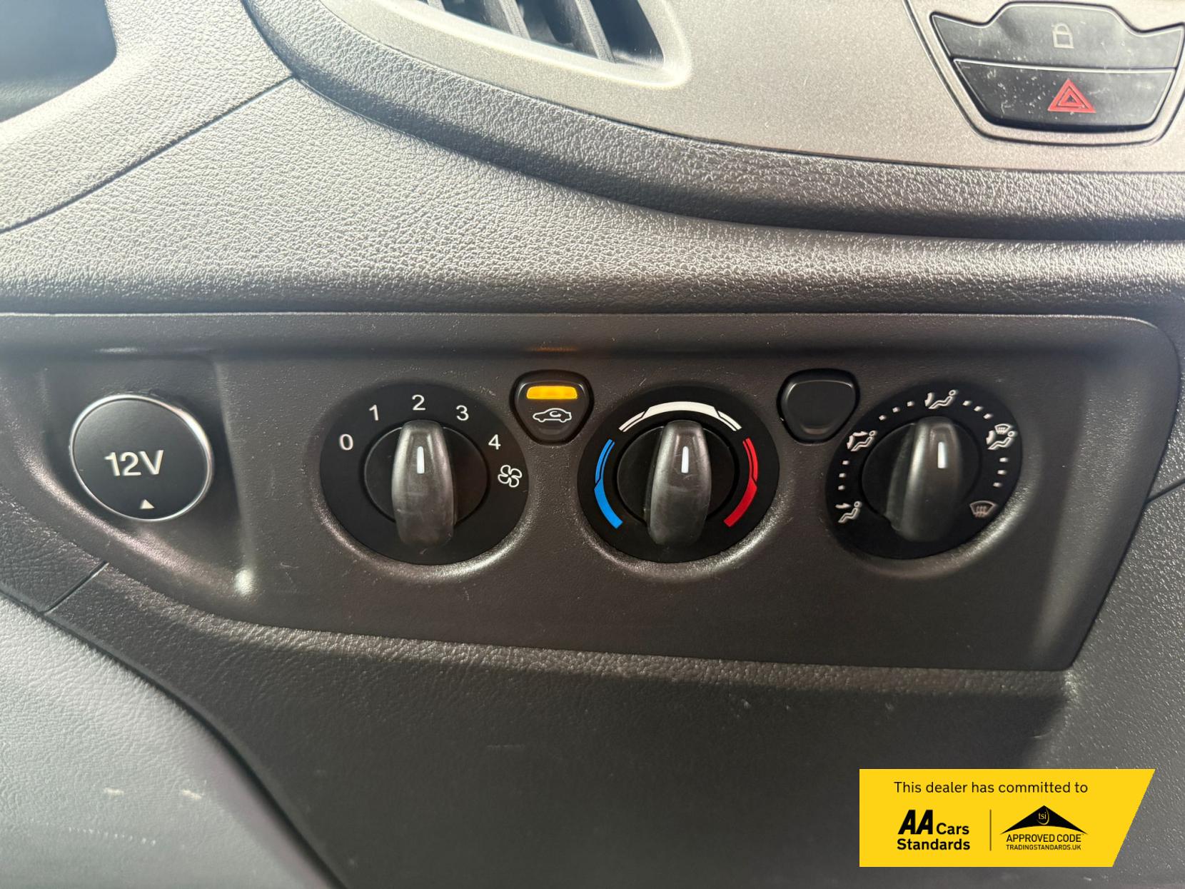 Ford Transit 2.0 350 EcoBlue Leader Luton 3dr Diesel Manual RWD L4 Euro 6 (s/s) (130 ps)