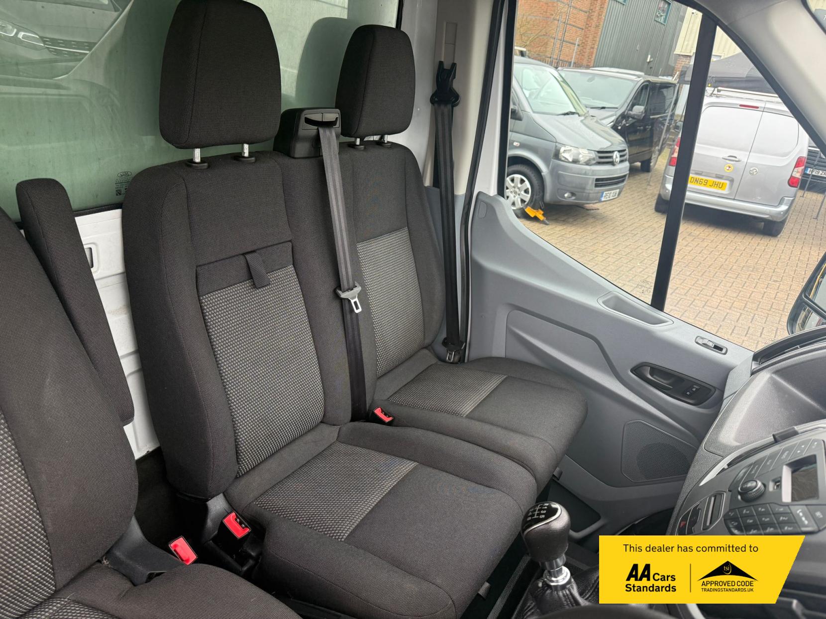 Ford Transit 2.0 350 EcoBlue Leader Luton 3dr Diesel Manual RWD L4 Euro 6 (s/s) (130 ps)