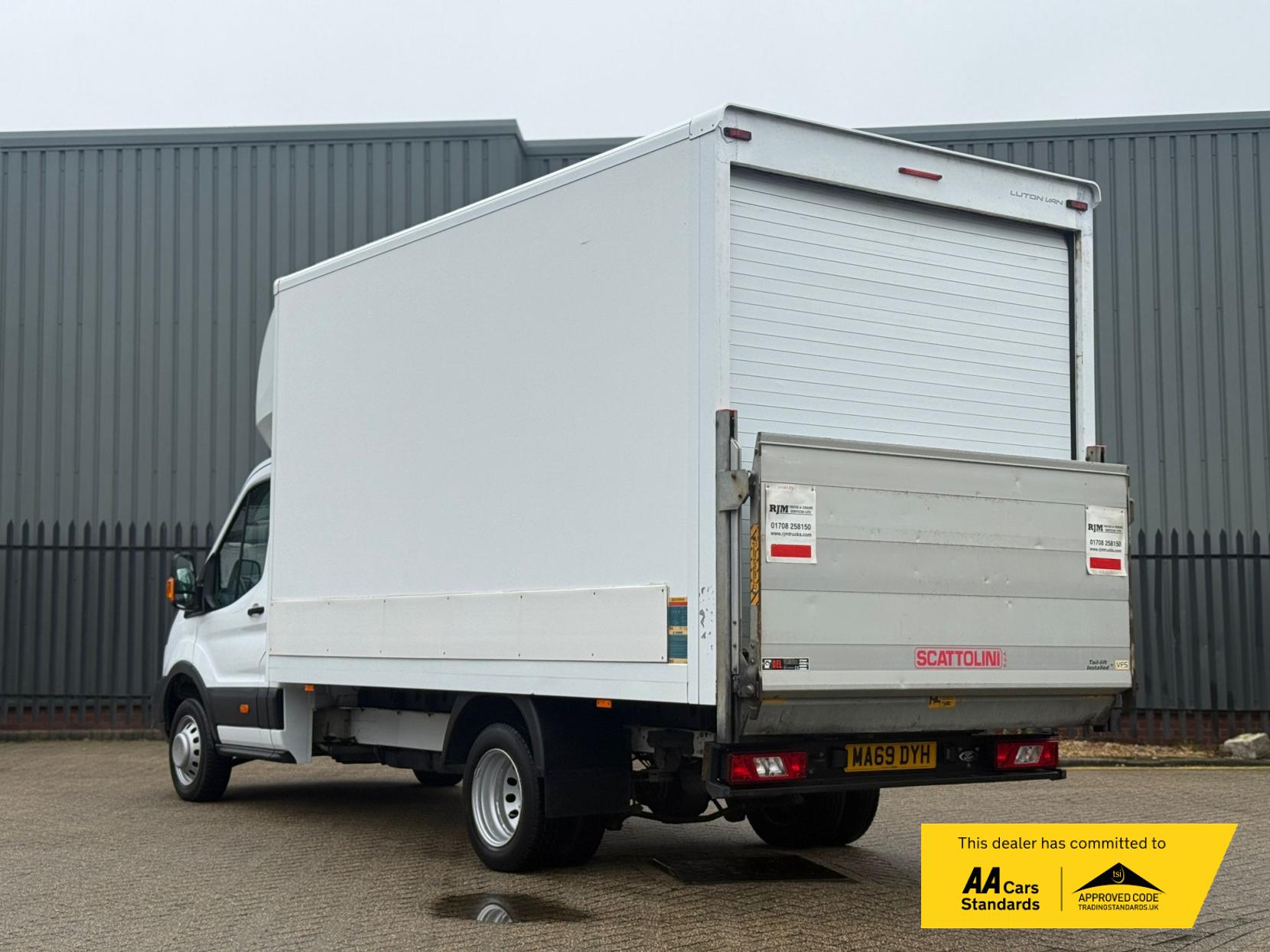 Ford Transit 2.0 350 EcoBlue Leader Luton 3dr Diesel Manual RWD L4 Euro 6 (s/s) (130 ps)