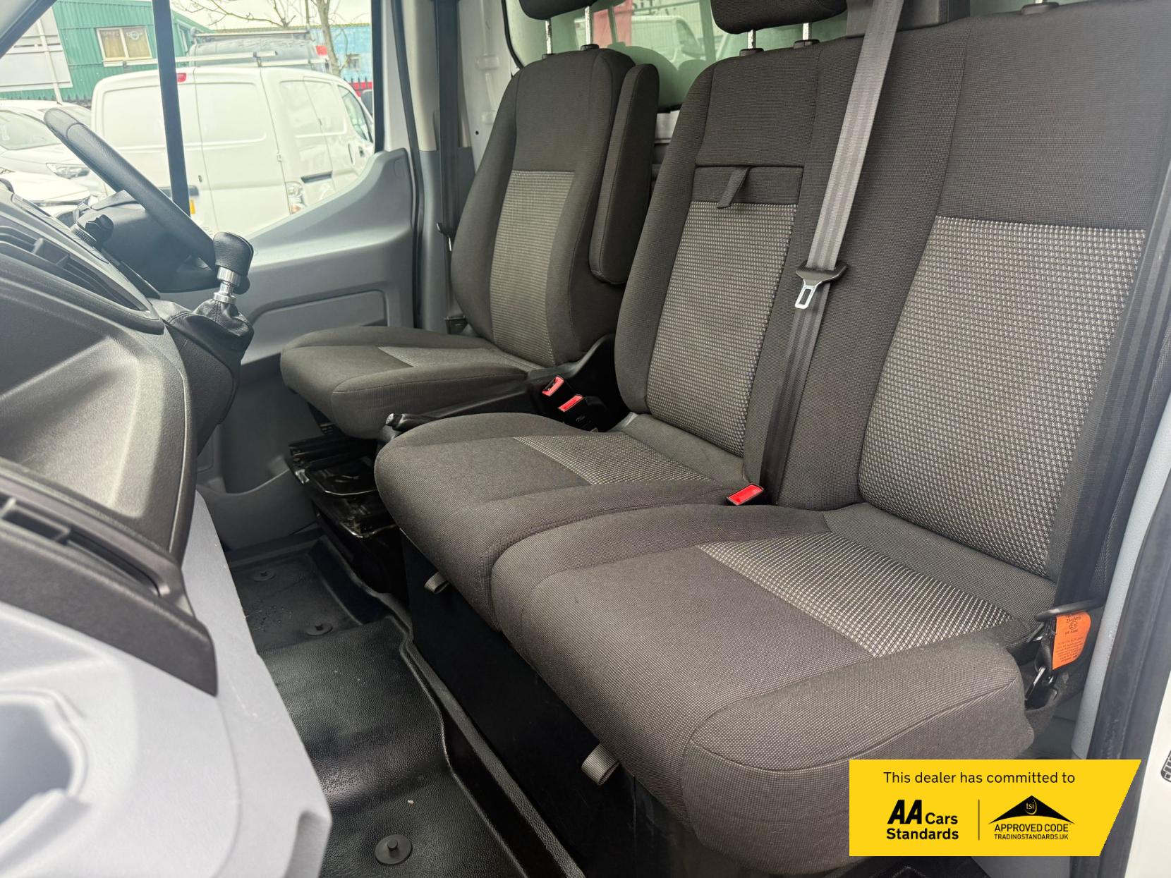 Ford Transit 2.0 350 EcoBlue Leader Luton 3dr Diesel Manual RWD L4 Euro 6 (s/s) (130 ps)