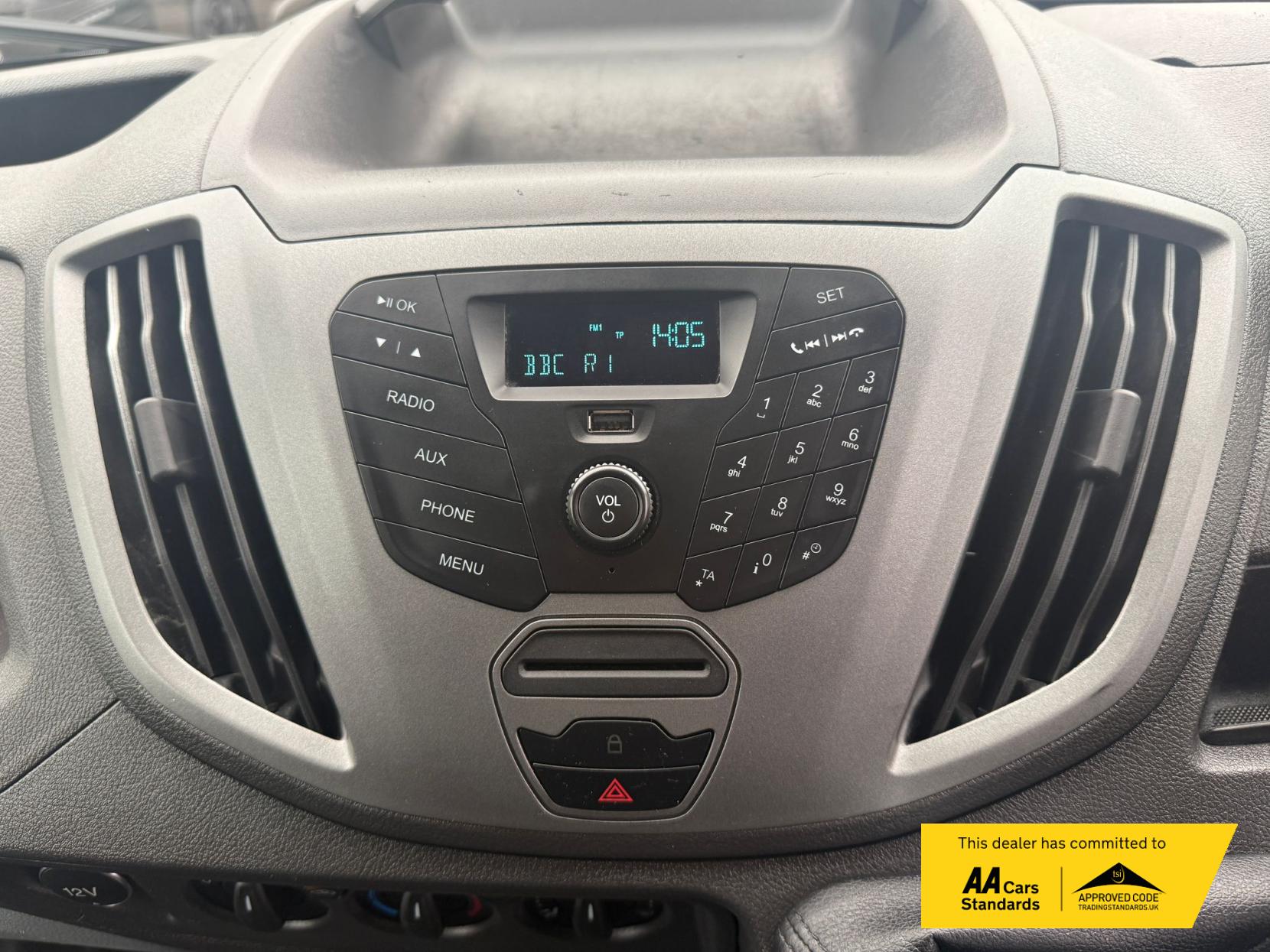 Ford Transit 2.0 350 EcoBlue Leader Luton 3dr Diesel Manual RWD L4 Euro 6 (s/s) (130 ps)