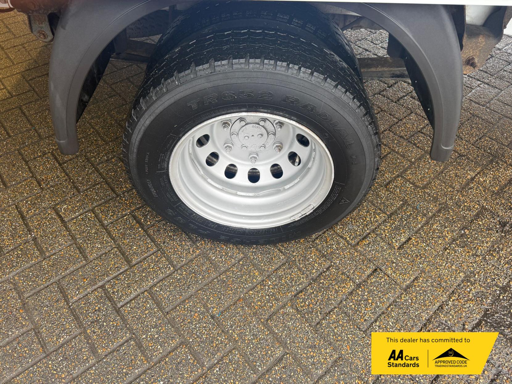 Ford Transit 2.0 350 EcoBlue Leader Luton 3dr Diesel Manual RWD L4 Euro 6 (s/s) (130 ps)