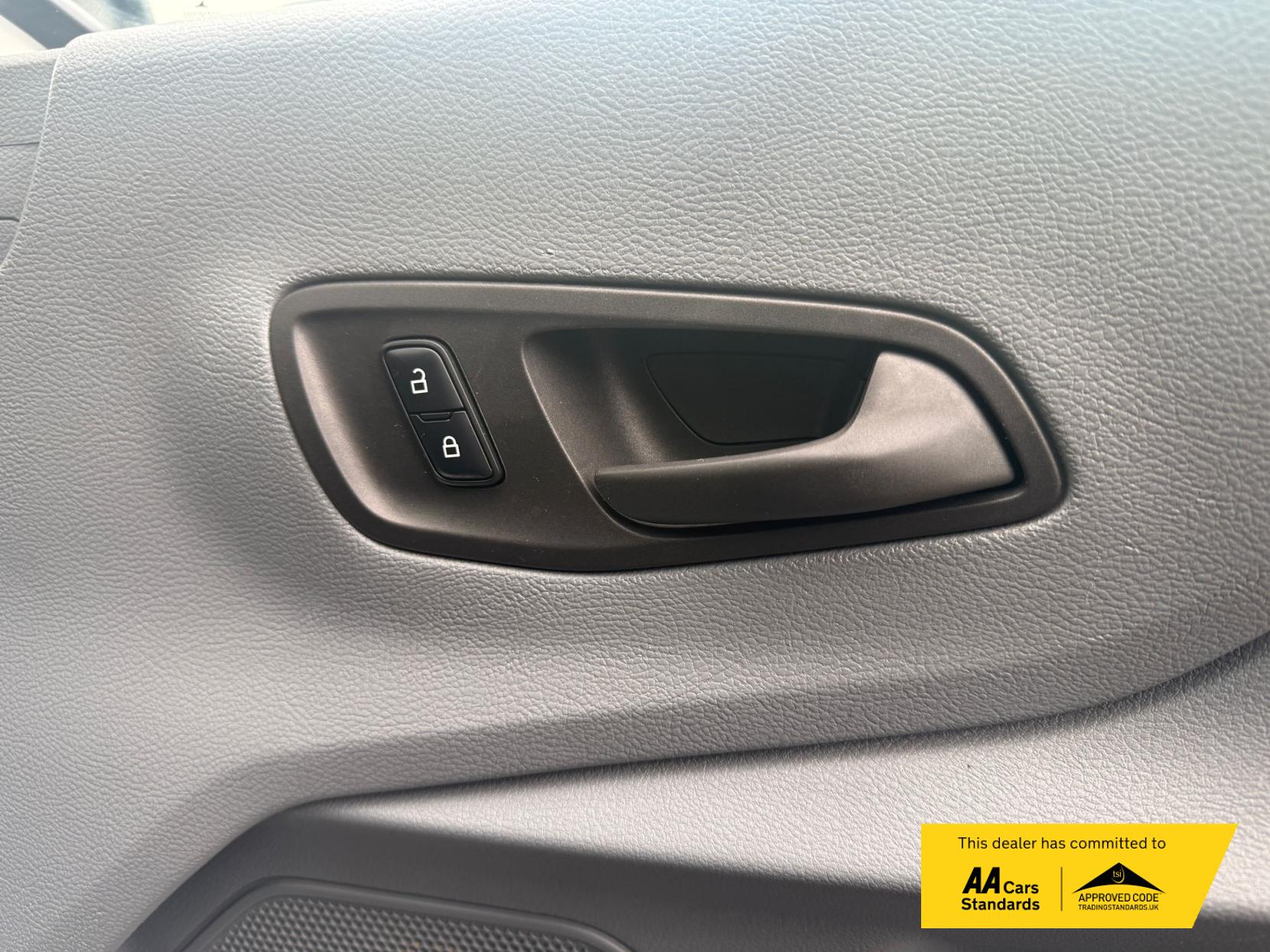 Ford Transit 2.0 350 EcoBlue Leader Luton 3dr Diesel Manual RWD L4 Euro 6 (s/s) (130 ps)