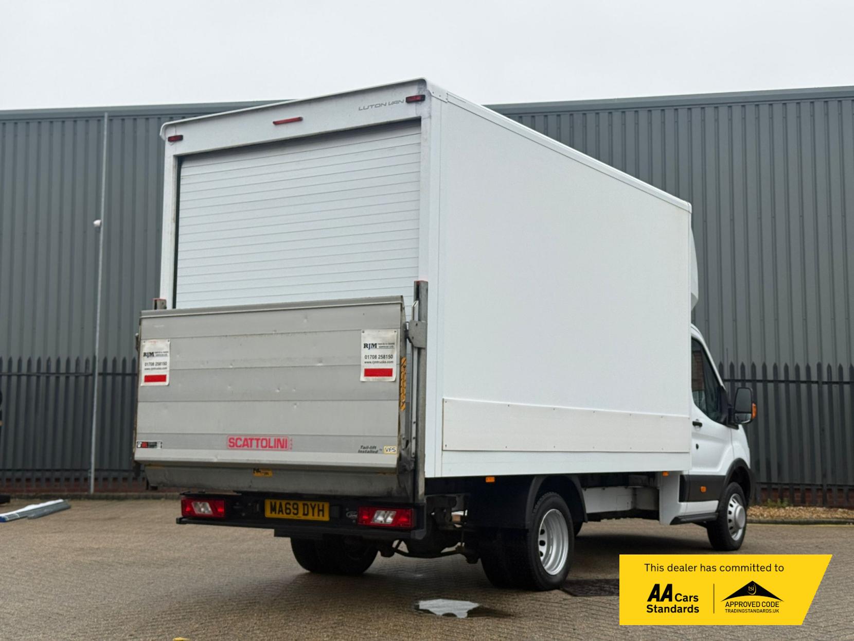 Ford Transit 2.0 350 EcoBlue Leader Luton 3dr Diesel Manual RWD L4 Euro 6 (s/s) (130 ps)