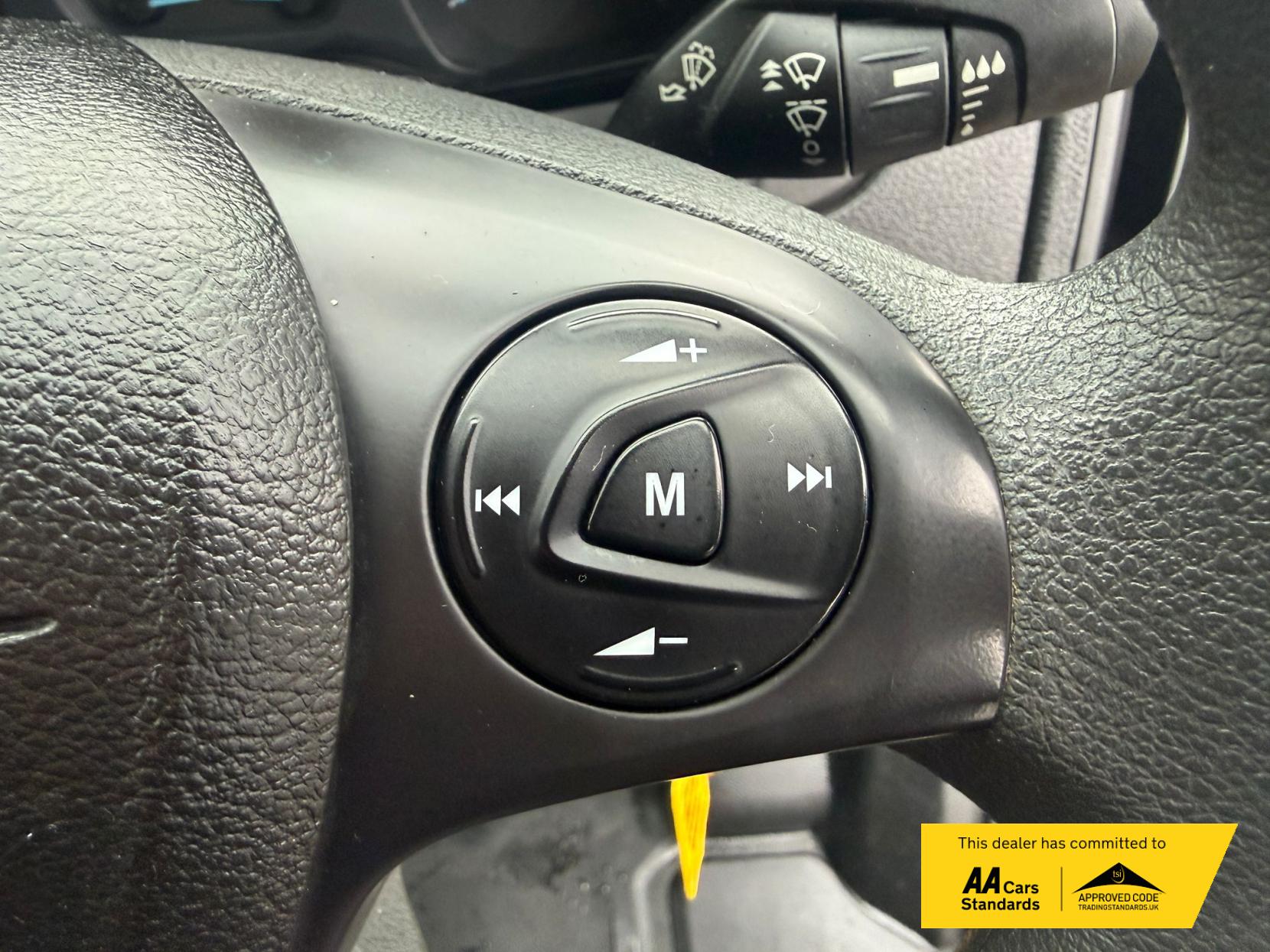 Ford Transit 2.0 350 EcoBlue Leader Luton 3dr Diesel Manual RWD L4 Euro 6 (s/s) (130 ps)