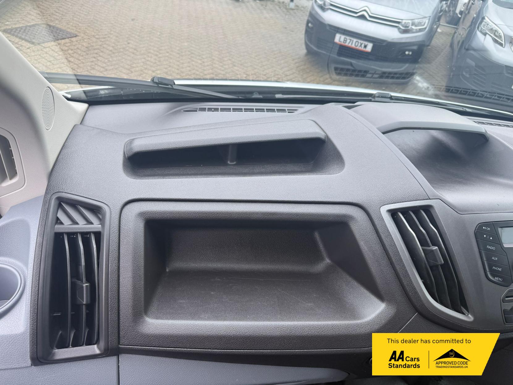 Ford Transit 2.0 350 EcoBlue Leader Luton 3dr Diesel Manual RWD L4 Euro 6 (s/s) (130 ps)