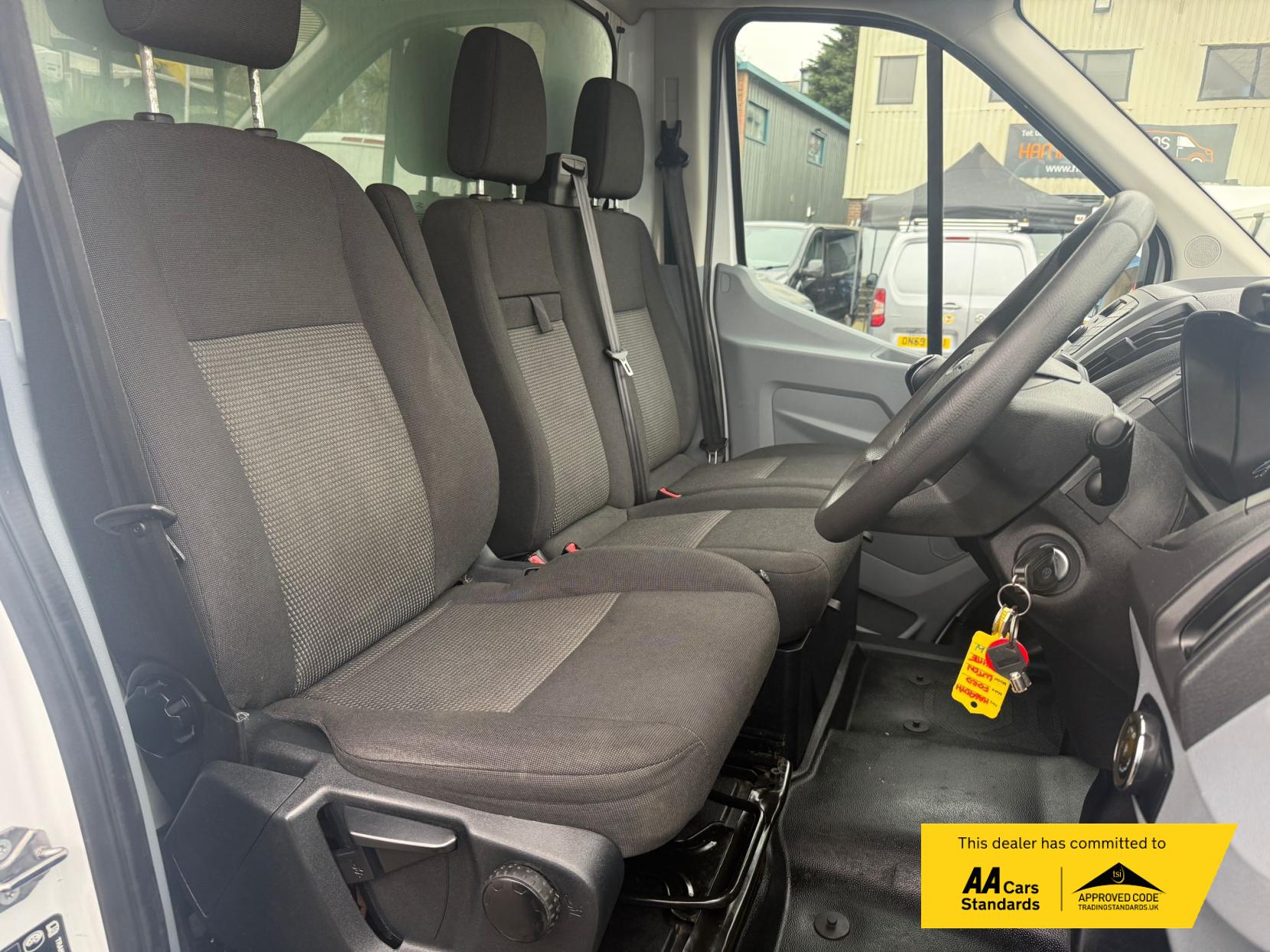 Ford Transit 2.0 350 EcoBlue Leader Luton 3dr Diesel Manual RWD L4 Euro 6 (s/s) (130 ps)