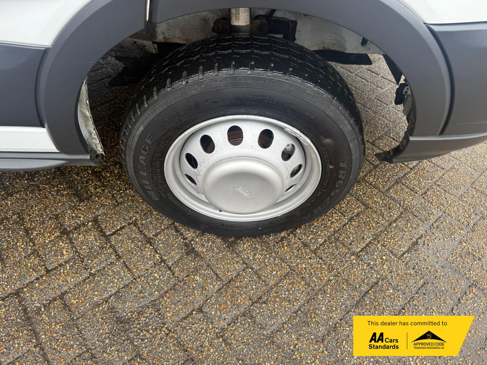 Ford Transit 2.0 350 EcoBlue Leader Luton 3dr Diesel Manual RWD L4 Euro 6 (s/s) (130 ps)