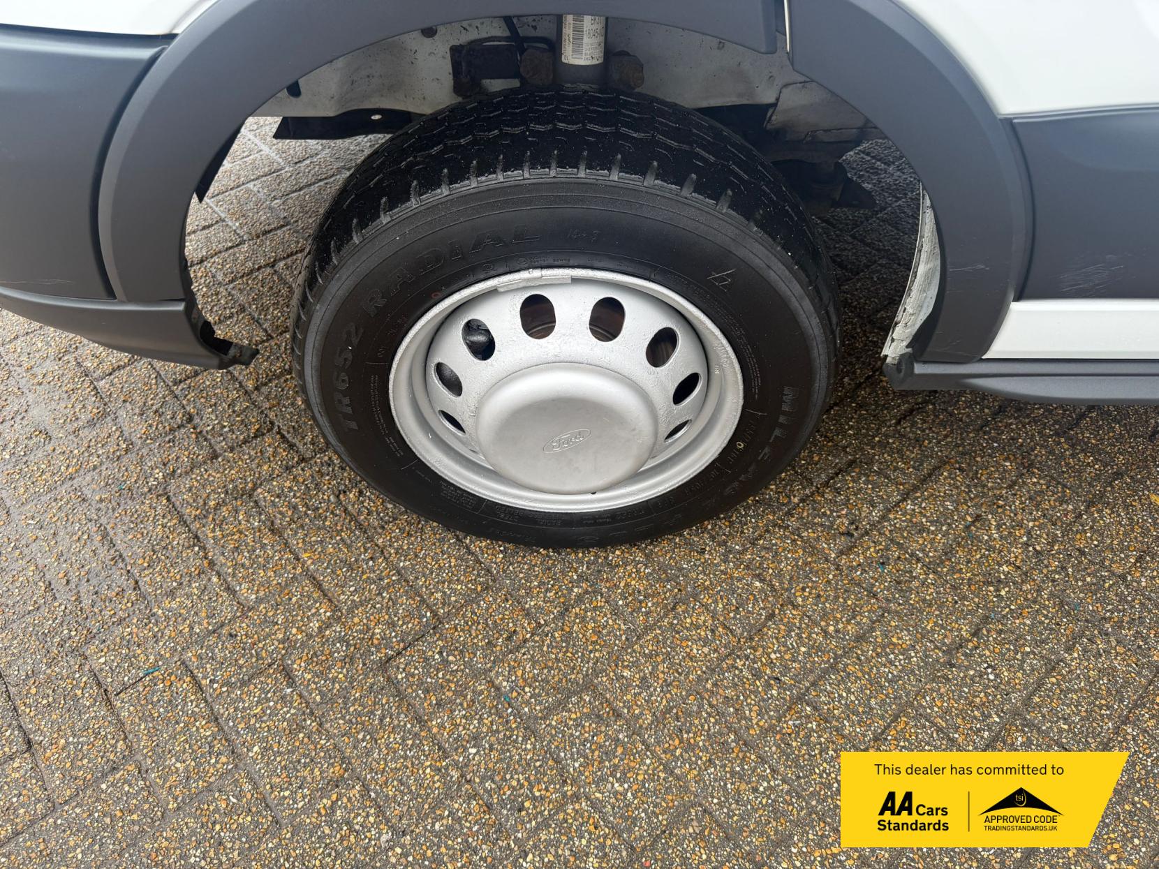 Ford Transit 2.0 350 EcoBlue Leader Luton 3dr Diesel Manual RWD L4 Euro 6 (s/s) (130 ps)