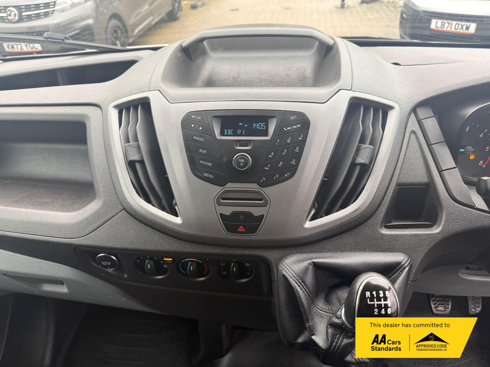 Ford Transit 2.0 350 EcoBlue Leader Luton 3dr Diesel Manual RWD L4 Euro 6 (s/s) (130 ps)