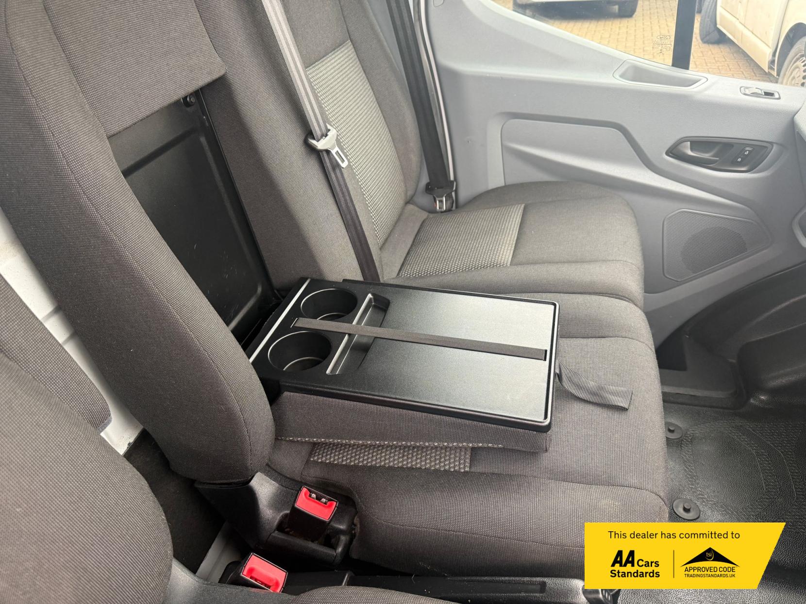 Ford Transit 2.0 350 EcoBlue Leader Luton 3dr Diesel Manual RWD L4 Euro 6 (s/s) (130 ps)