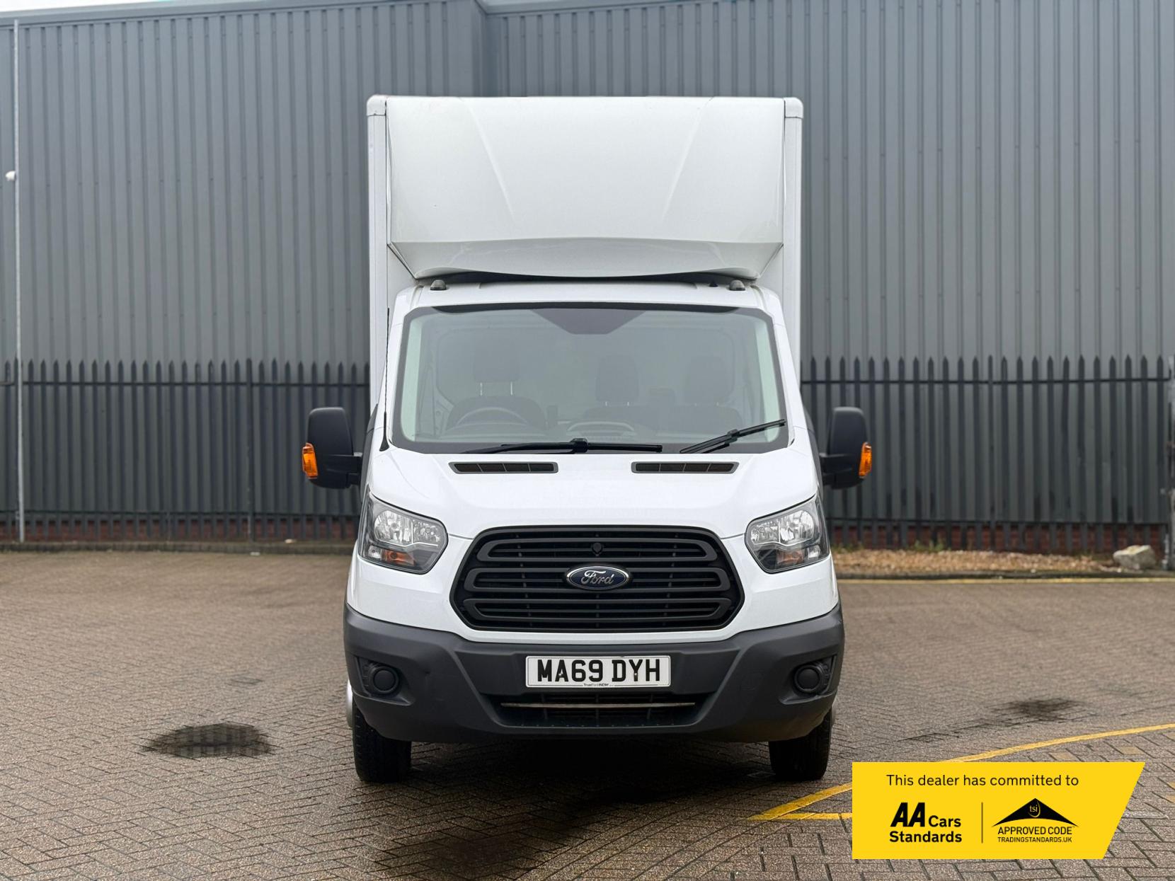 Ford Transit 2.0 350 EcoBlue Leader Luton 3dr Diesel Manual RWD L4 Euro 6 (s/s) (130 ps)