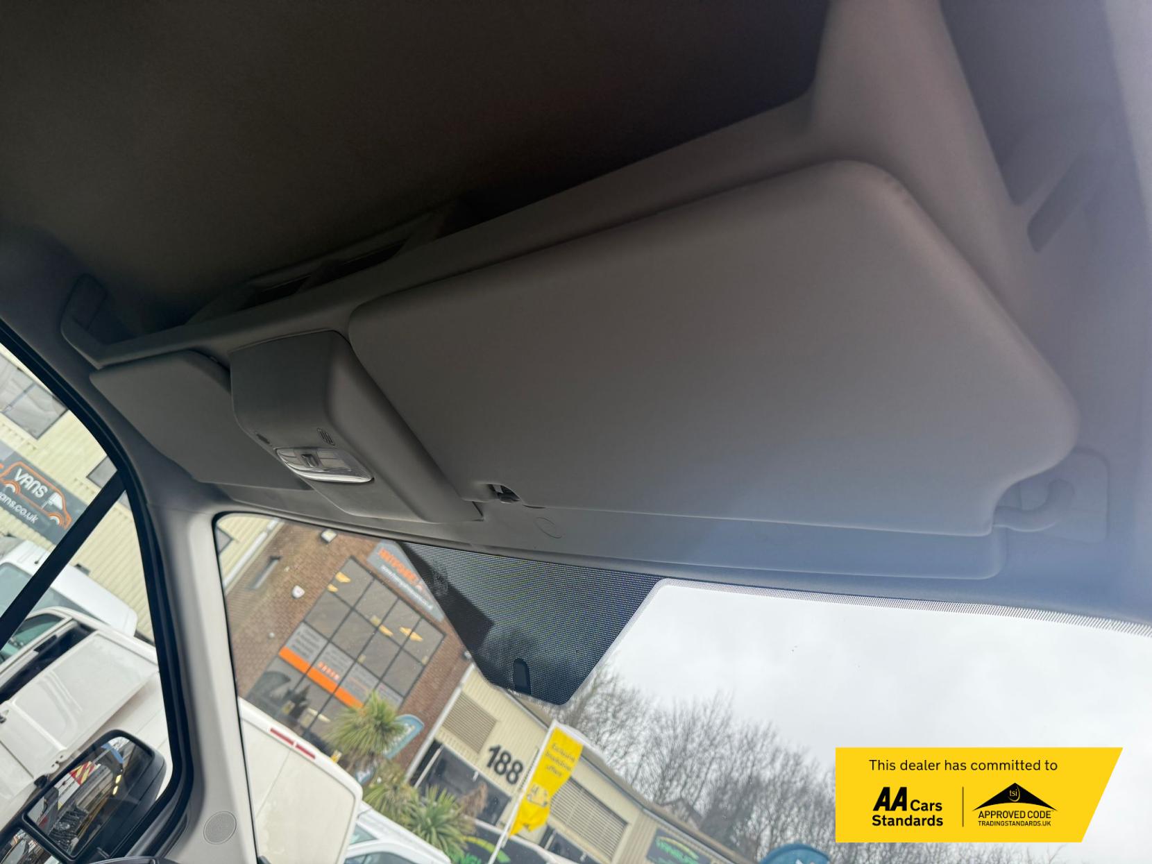 Ford Transit 2.0 350 EcoBlue Leader Luton 3dr Diesel Manual RWD L4 Euro 6 (s/s) (130 ps)