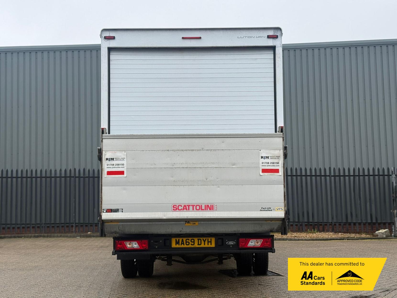 Ford Transit 2.0 350 EcoBlue Leader Luton 3dr Diesel Manual RWD L4 Euro 6 (s/s) (130 ps)