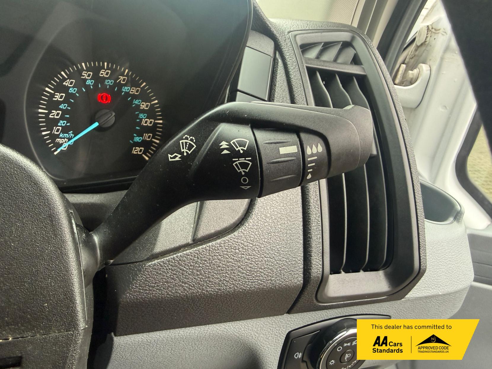 Ford Transit 2.0 350 EcoBlue Leader Luton 3dr Diesel Manual RWD L4 Euro 6 (s/s) (130 ps)