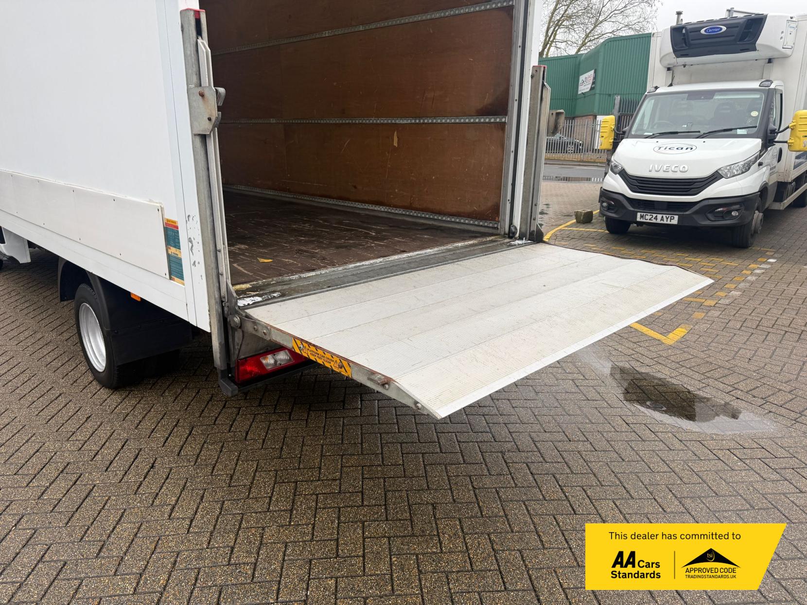 Ford Transit 2.0 350 EcoBlue Leader Luton 3dr Diesel Manual RWD L4 Euro 6 (s/s) (130 ps)