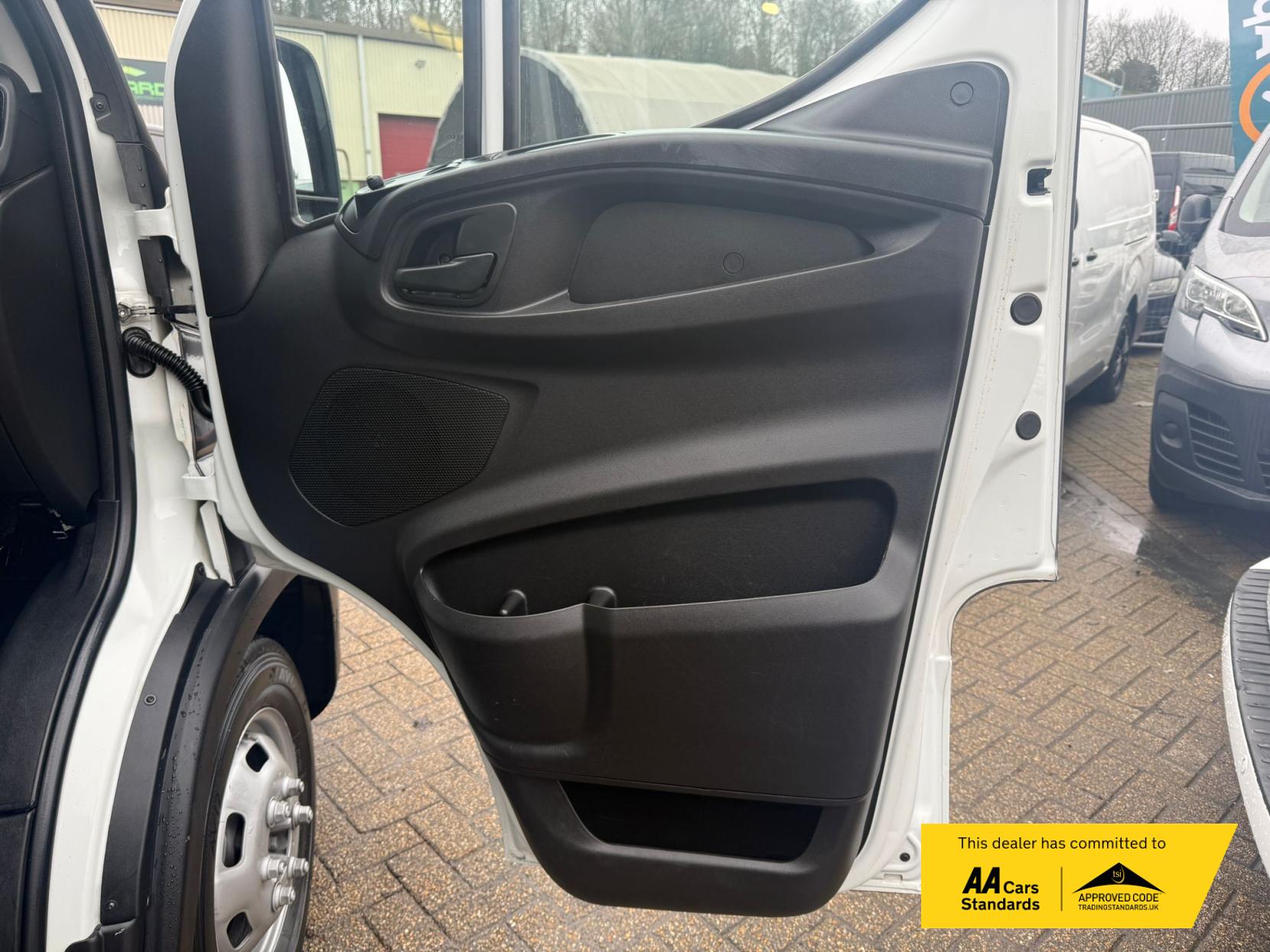 Iveco Daily 2.3D HPI 14V 35C 3450 Tipper 2dr Diesel Manual L2 Euro 6 (s/s) (DRW) (136 ps)