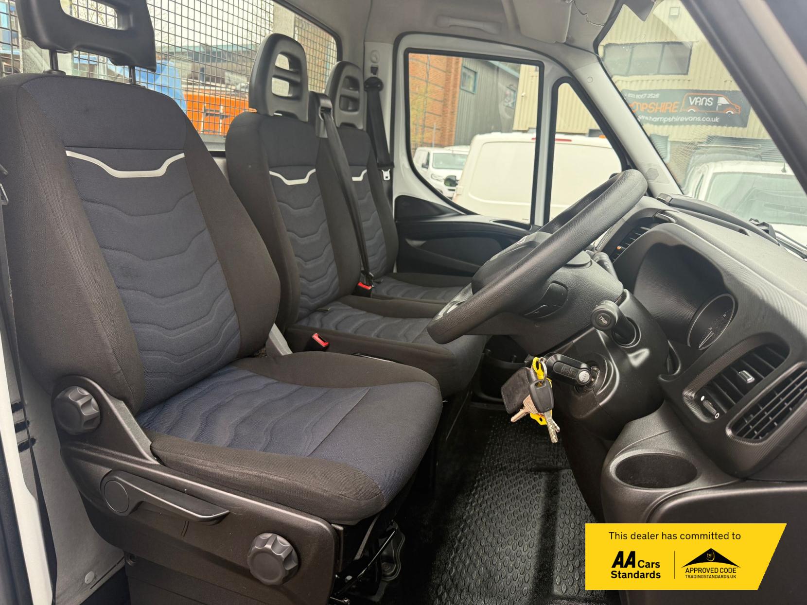 Iveco Daily 2.3D HPI 14V 35C 3450 Tipper 2dr Diesel Manual L2 Euro 6 (s/s) (DRW) (136 ps)